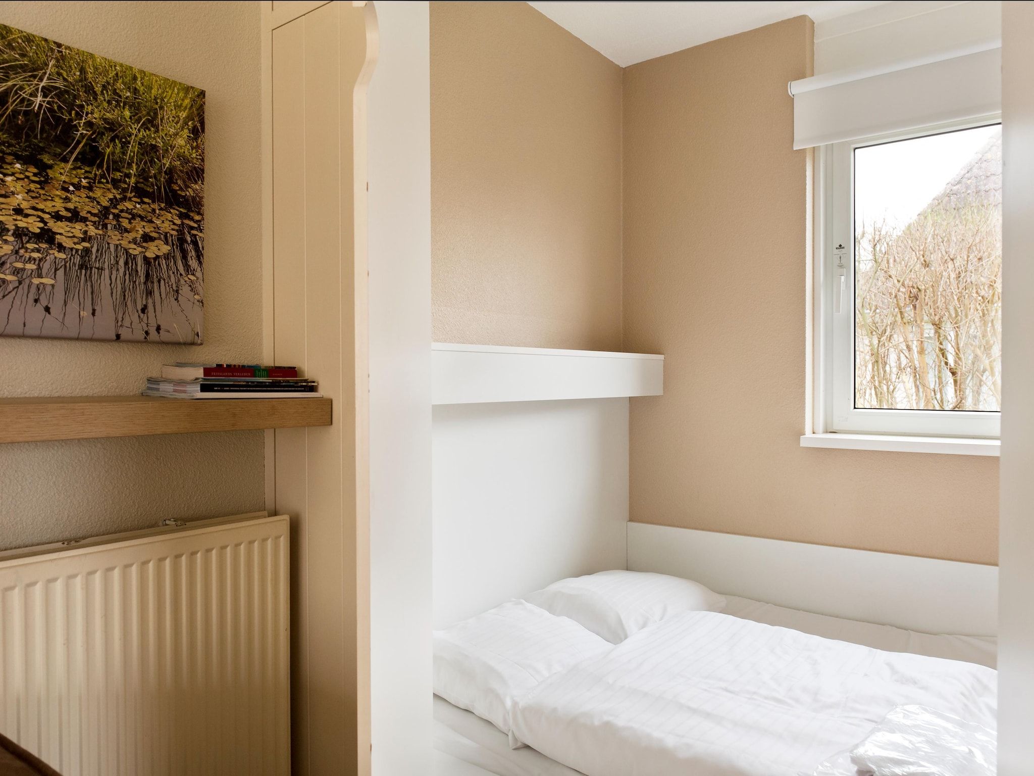 Een slaapkamer van Tobke Wellness de luxe VIP met sauna met buitenspa in Friesland