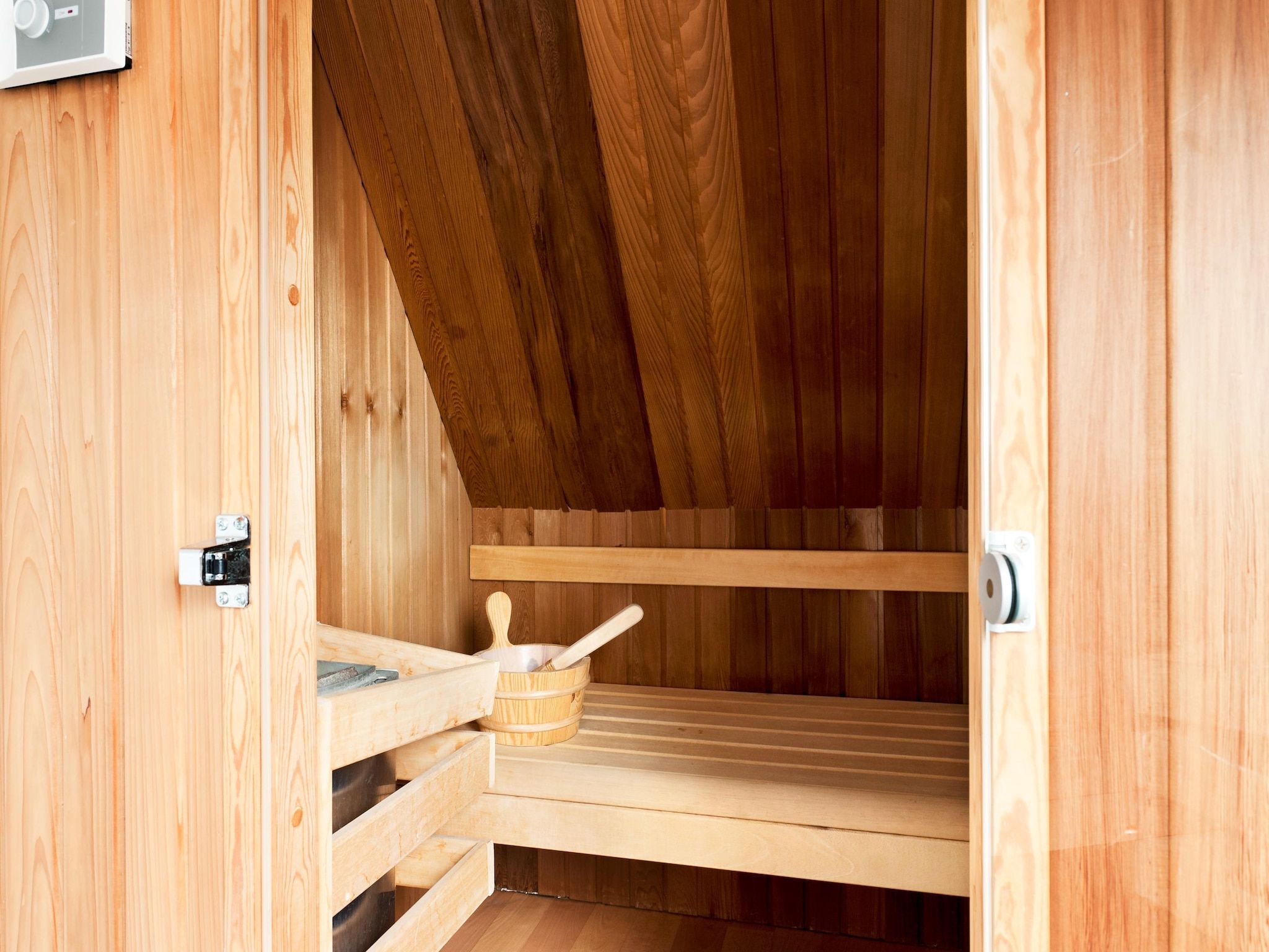 Wellness bij Tobke Wellness de luxe VIP met sauna met buitenspa in Friesland