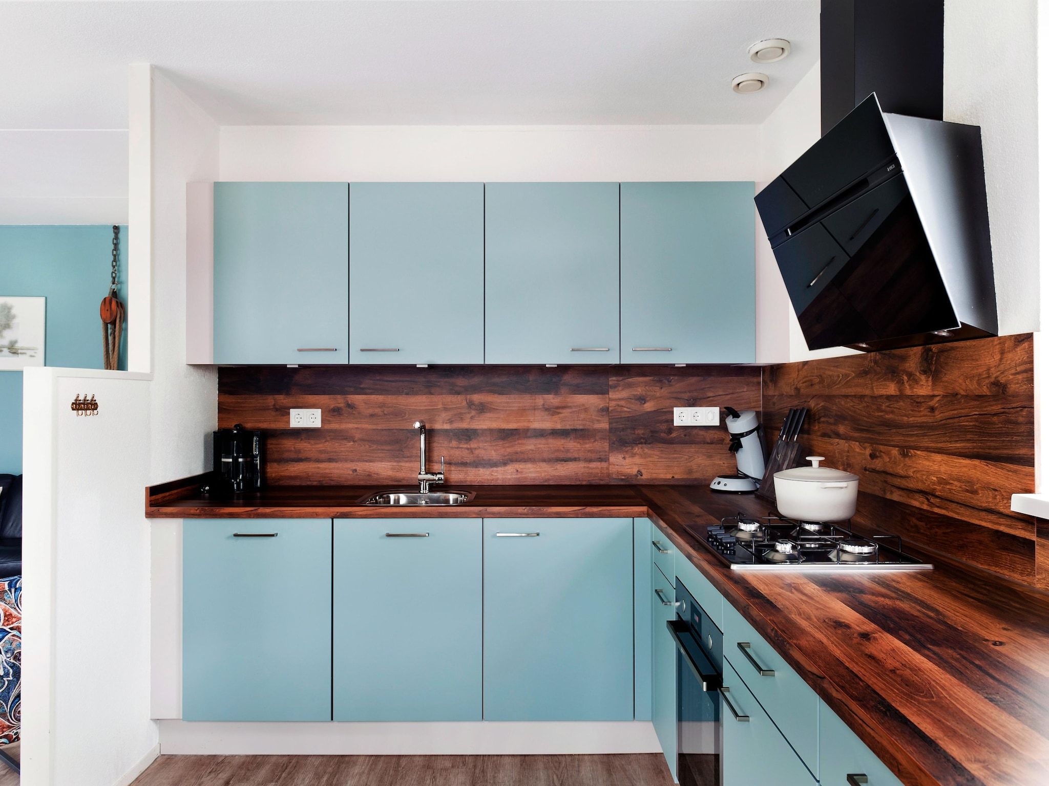 De keuken van Grand Fisker Wellness de luxe met sauna buitenspa & sloep seizoensgebonden in Friesland