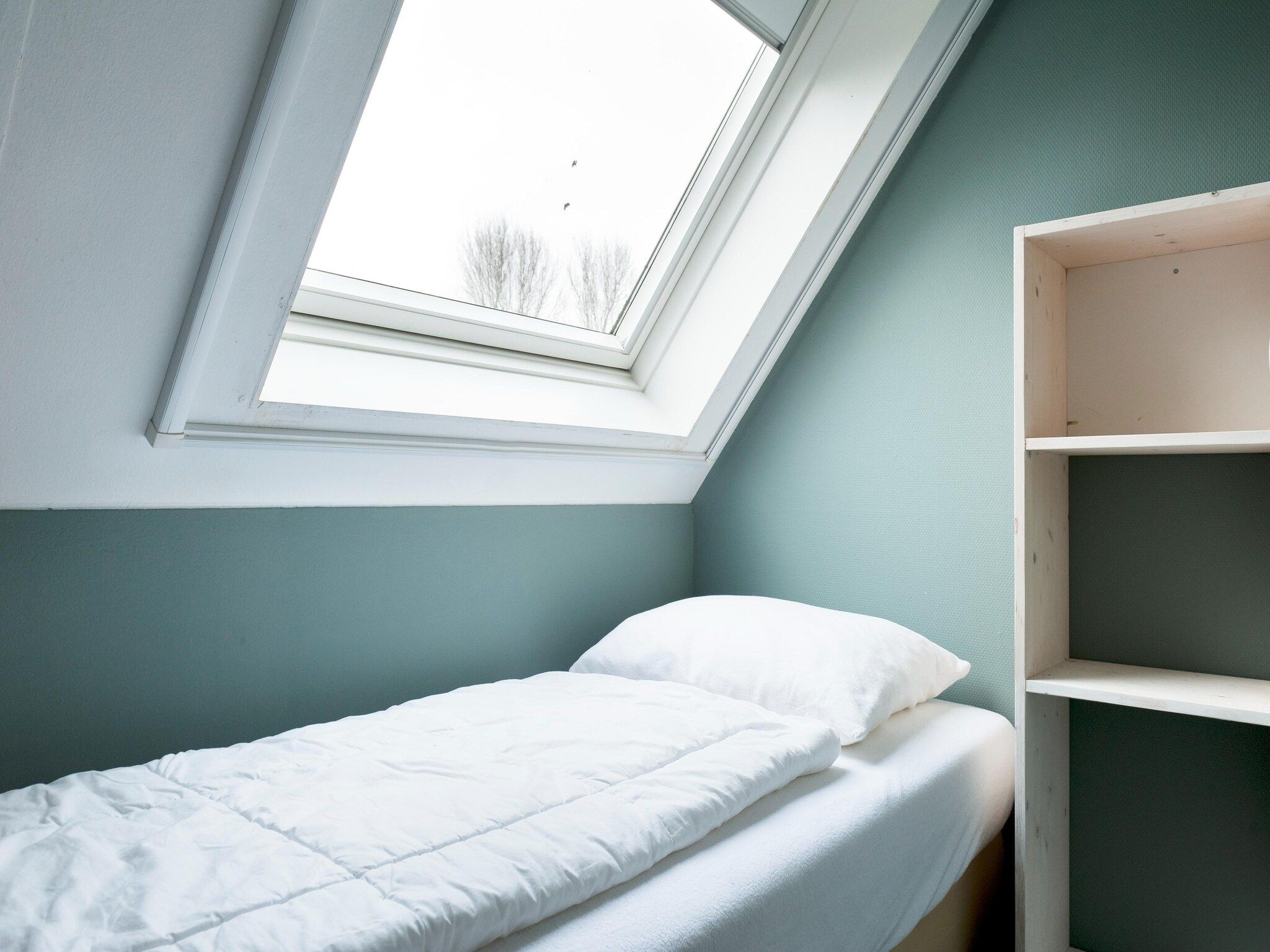 Een slaapkamer van Grand Fisker Wellness de luxe met sauna buitenspa & sloep seizoensgebonden in Friesland