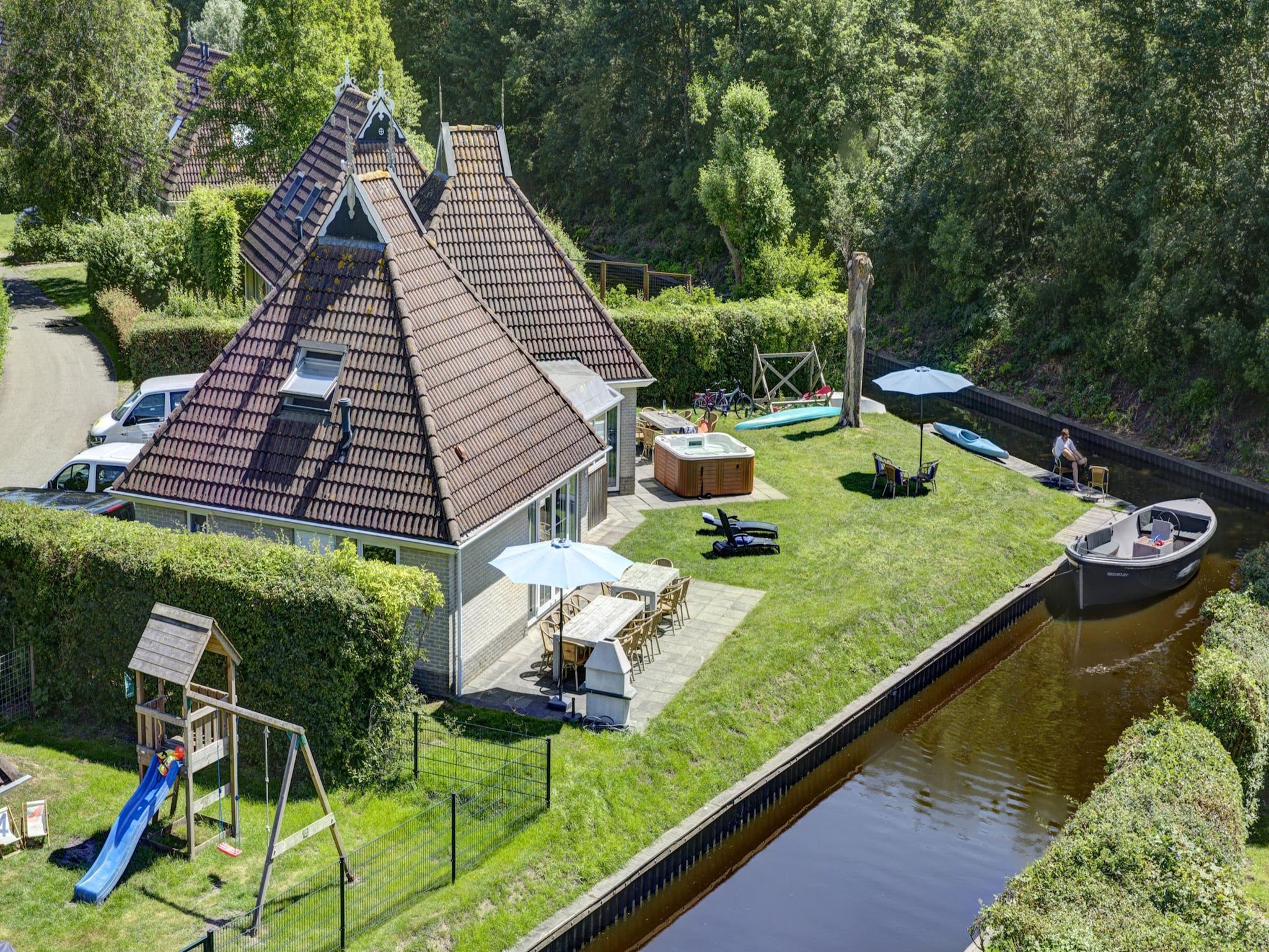 Grand Sechstjin Wellness de luxe met sauna en buitenspa in Friesland - Foto 1 van 34