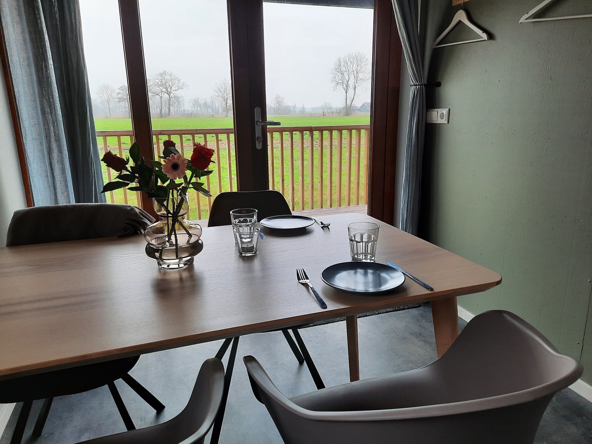 De woonkamer van Acker Lodges 1 in Ruinerwold