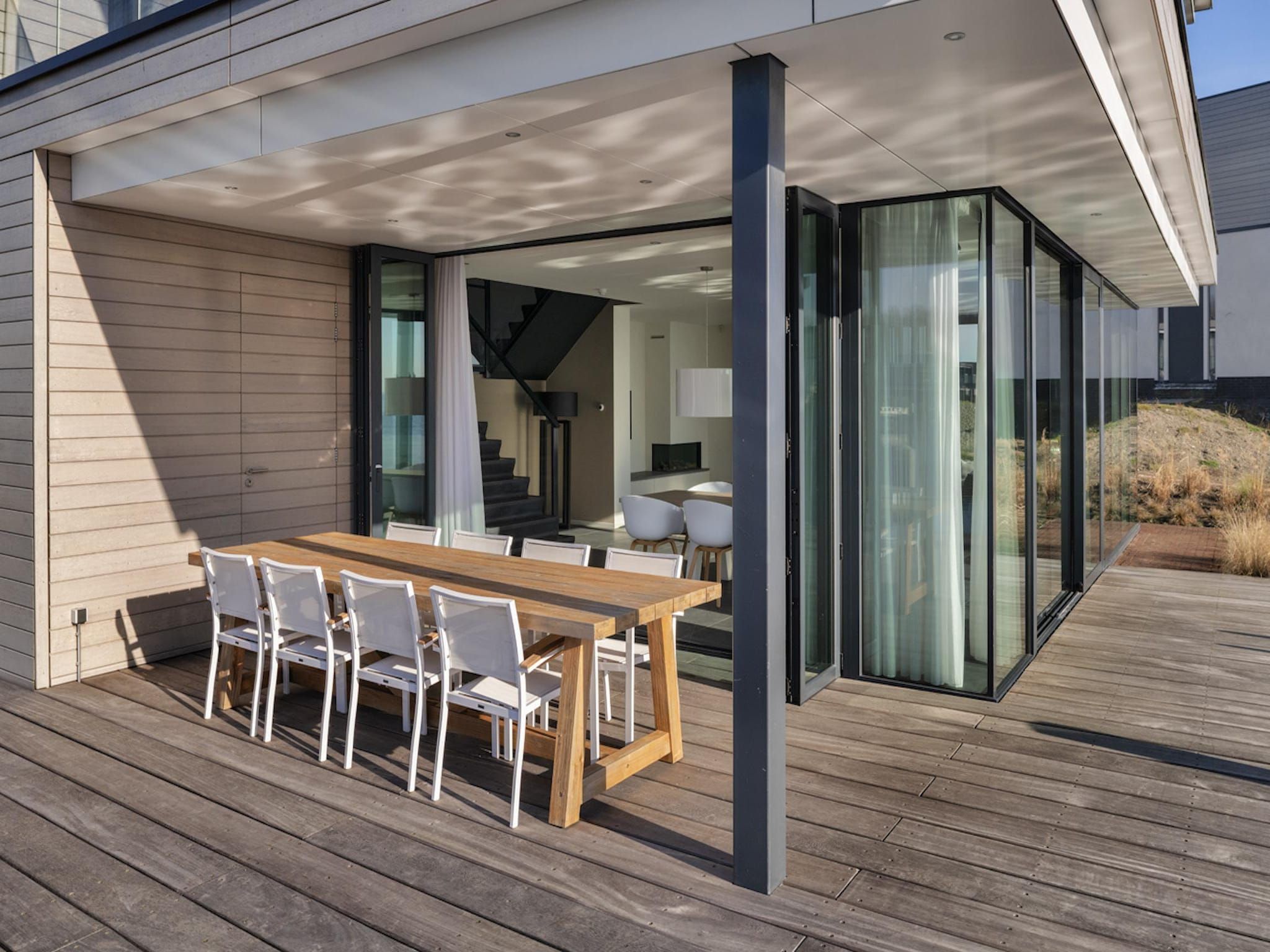 Het terras van Harbour Village 15 in Arnemuiden