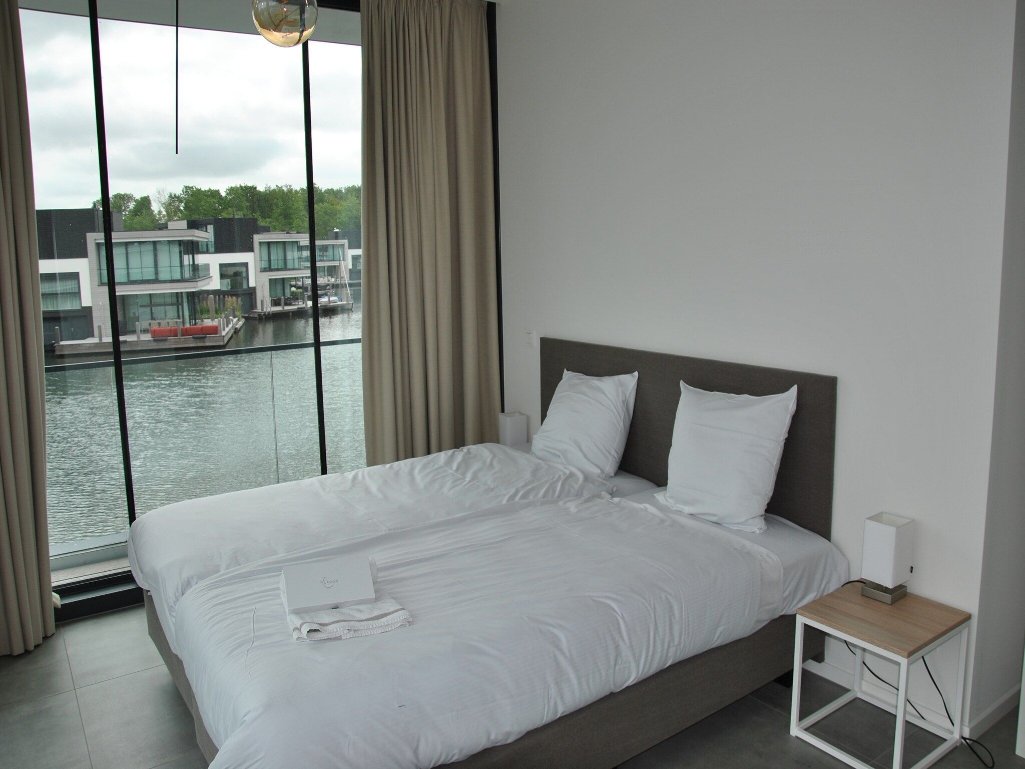 Een slaapkamer van Harbour Village 15 in Arnemuiden