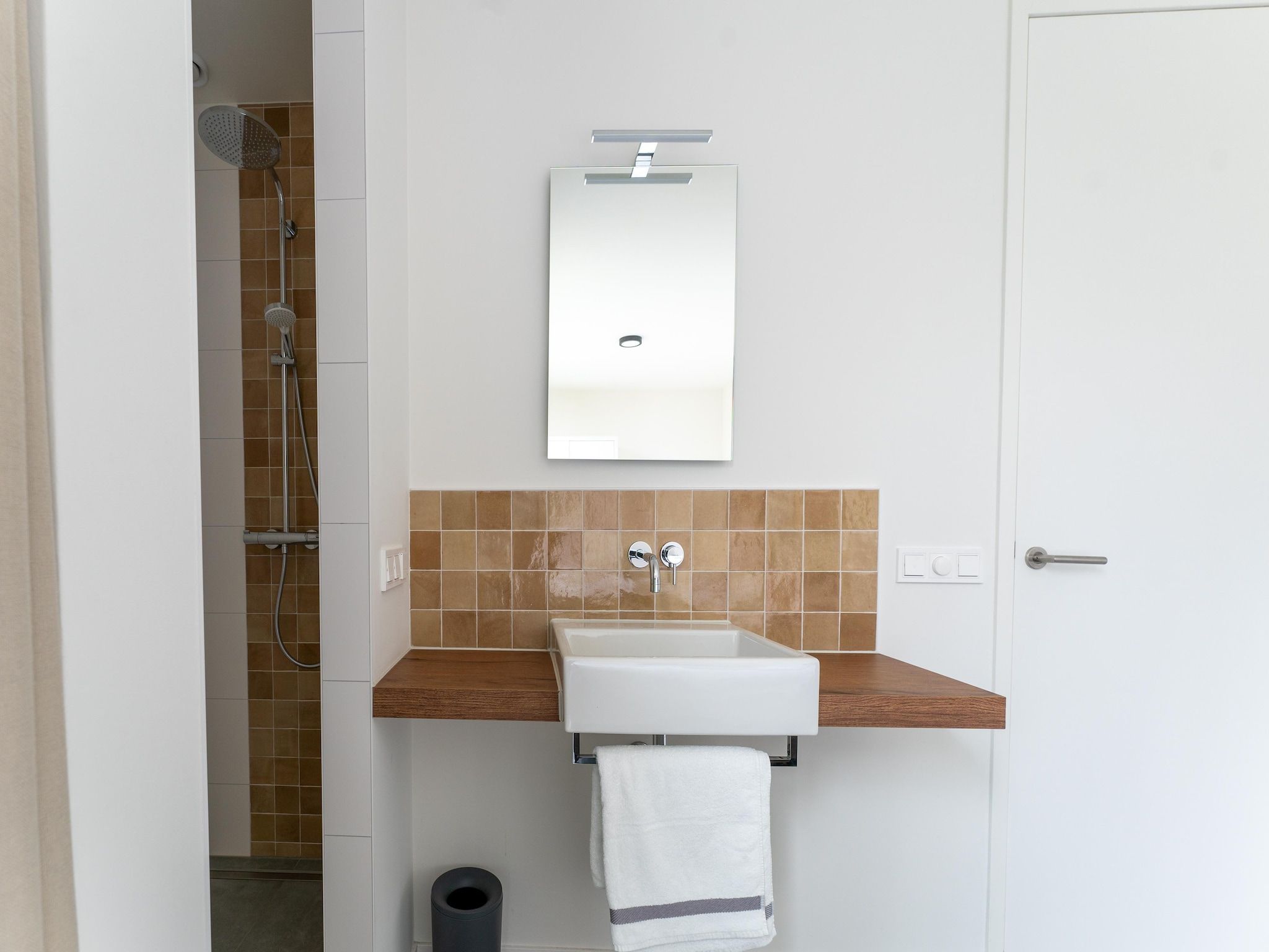 De badkamer van Harbour Village 15 in Arnemuiden