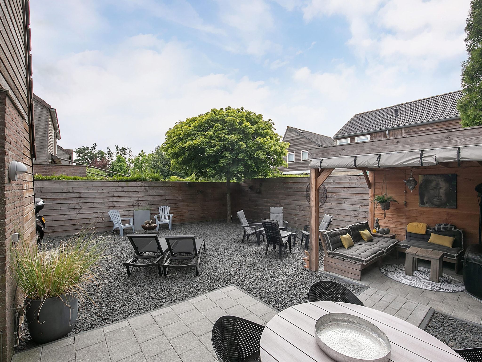 De tuin van Combinatie nr 105 en 110 in Grou