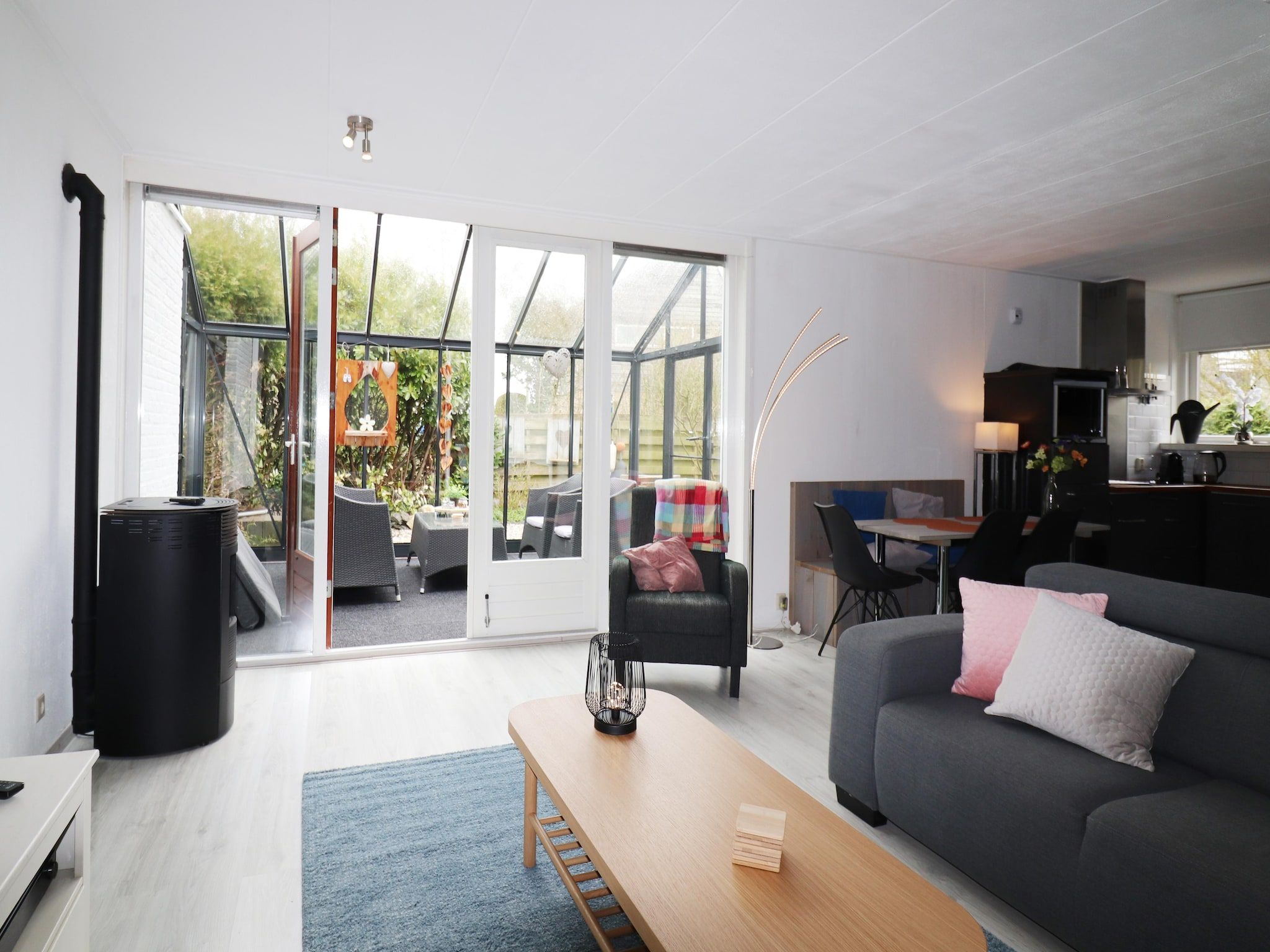 De woonkamer van Combinatie nr 105 en 110 in Grou