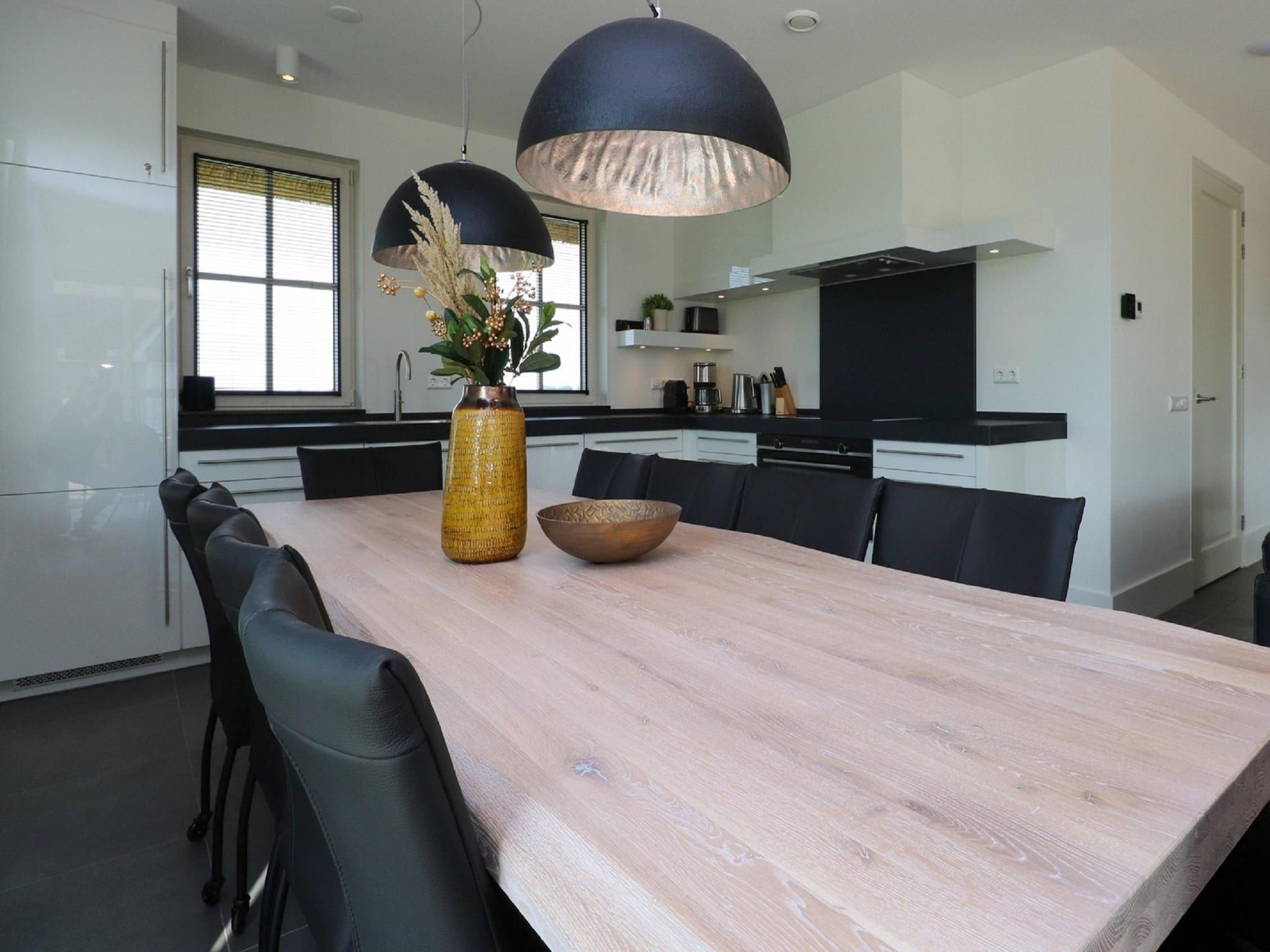 De eetkamer van Friese Meren Villa's 20 in Delfstrahuizen