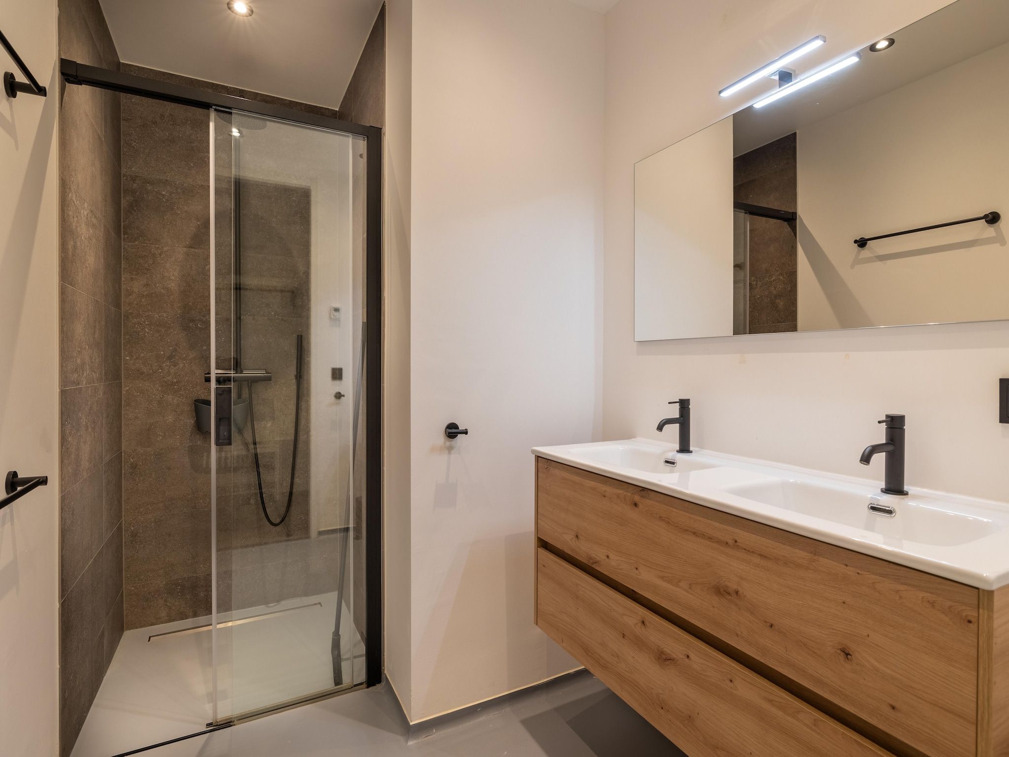 De badkamer van Havenweg 8-14 in St. Annaland