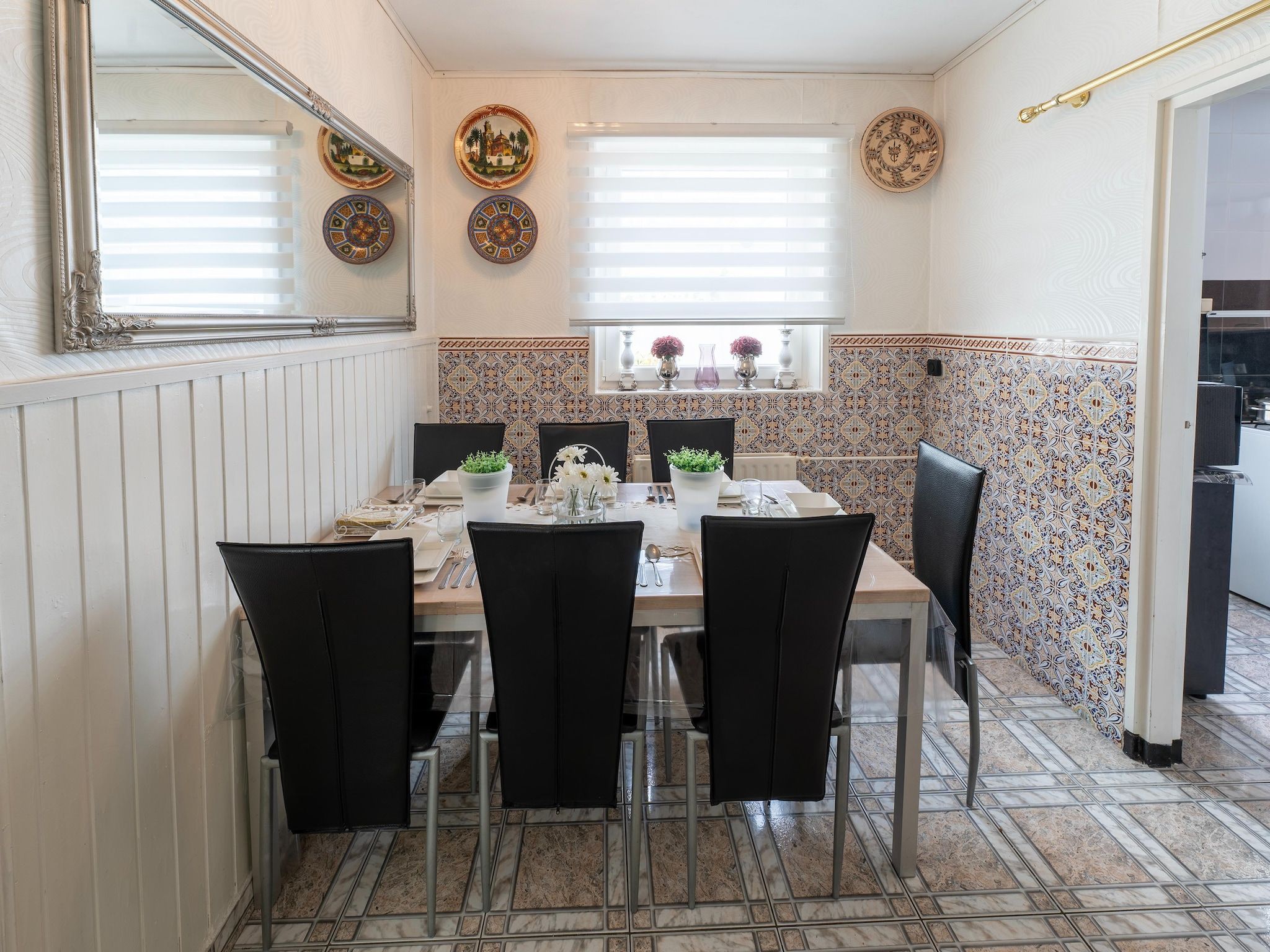 De eetkamer van Vakantiewoning Aarab in Vlissingen