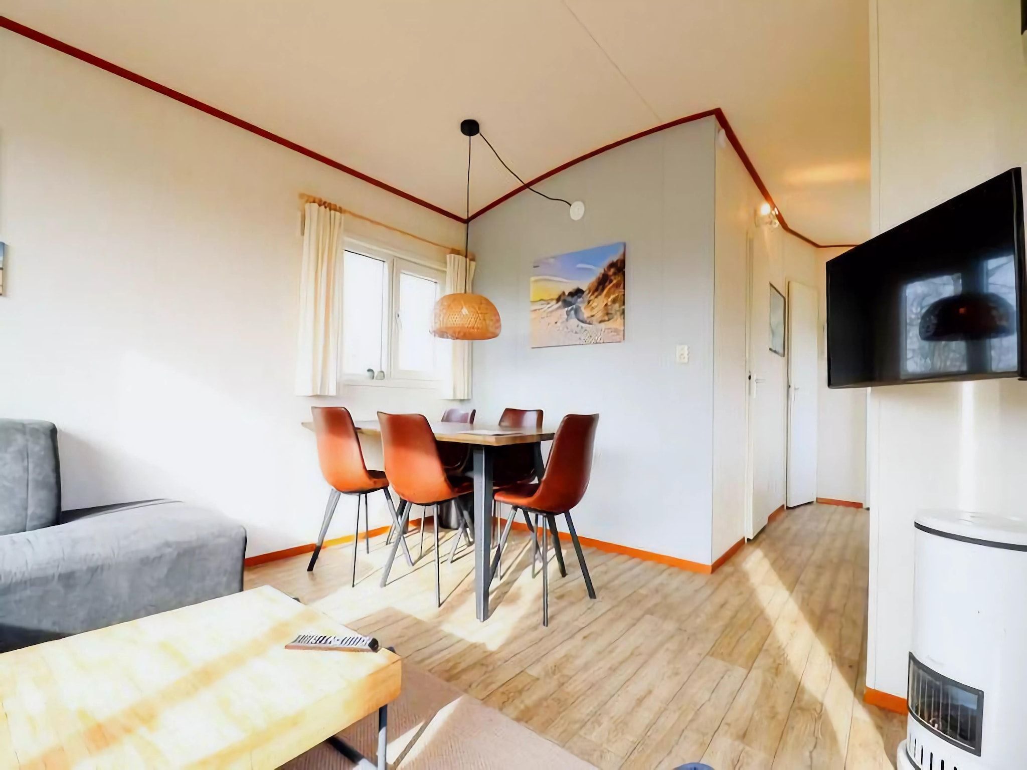 De woonkamer van Duinchalet in Hollum