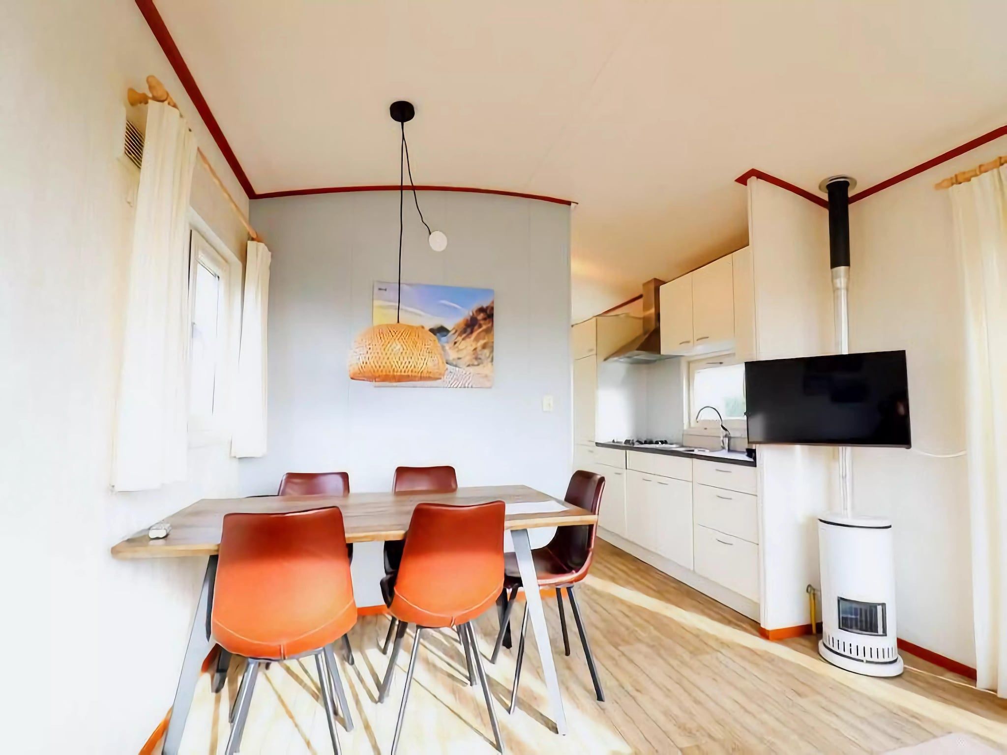 De eetkamer van Duinchalet in Hollum