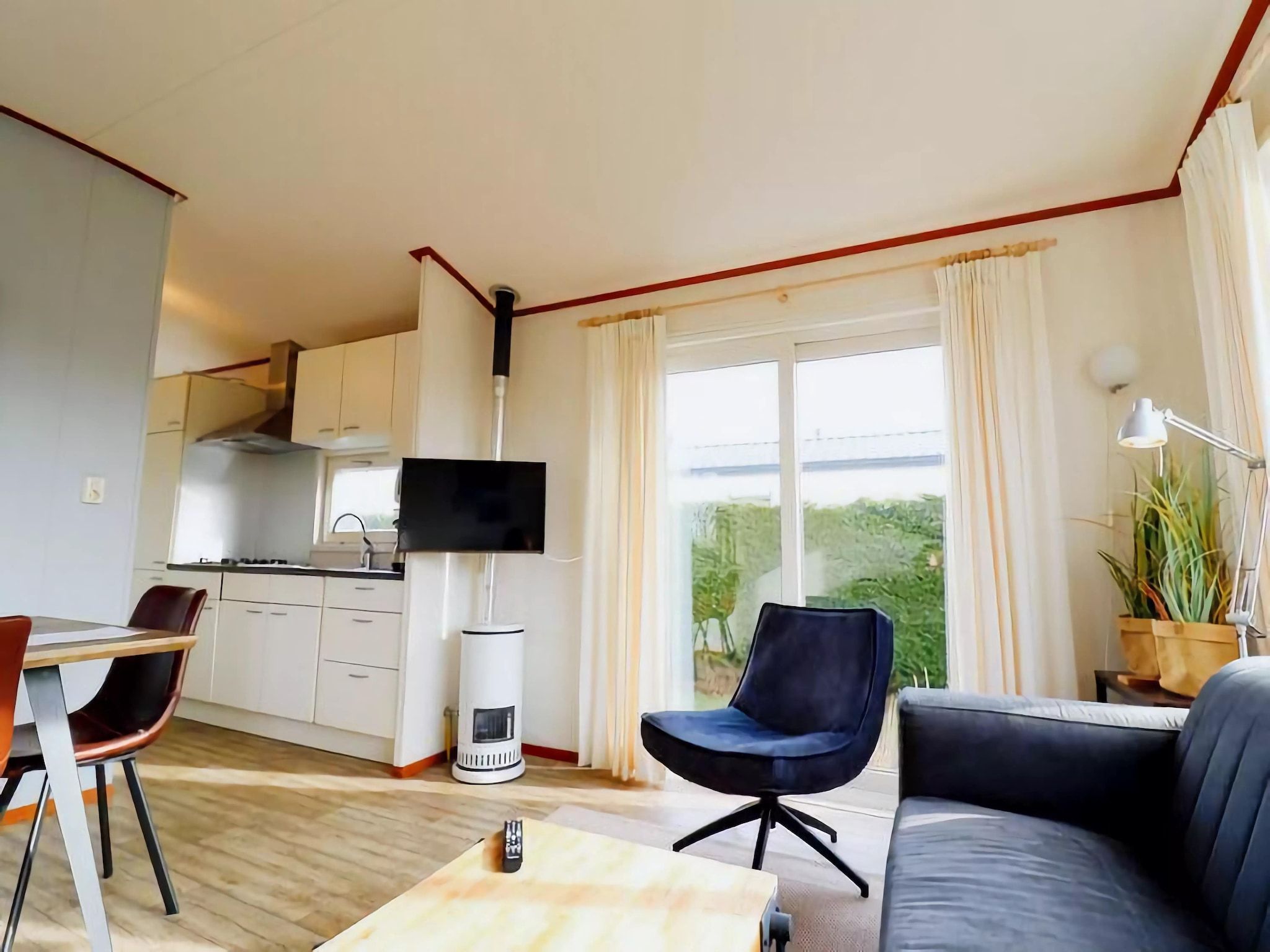 De woonkamer van Duinchalet in Hollum