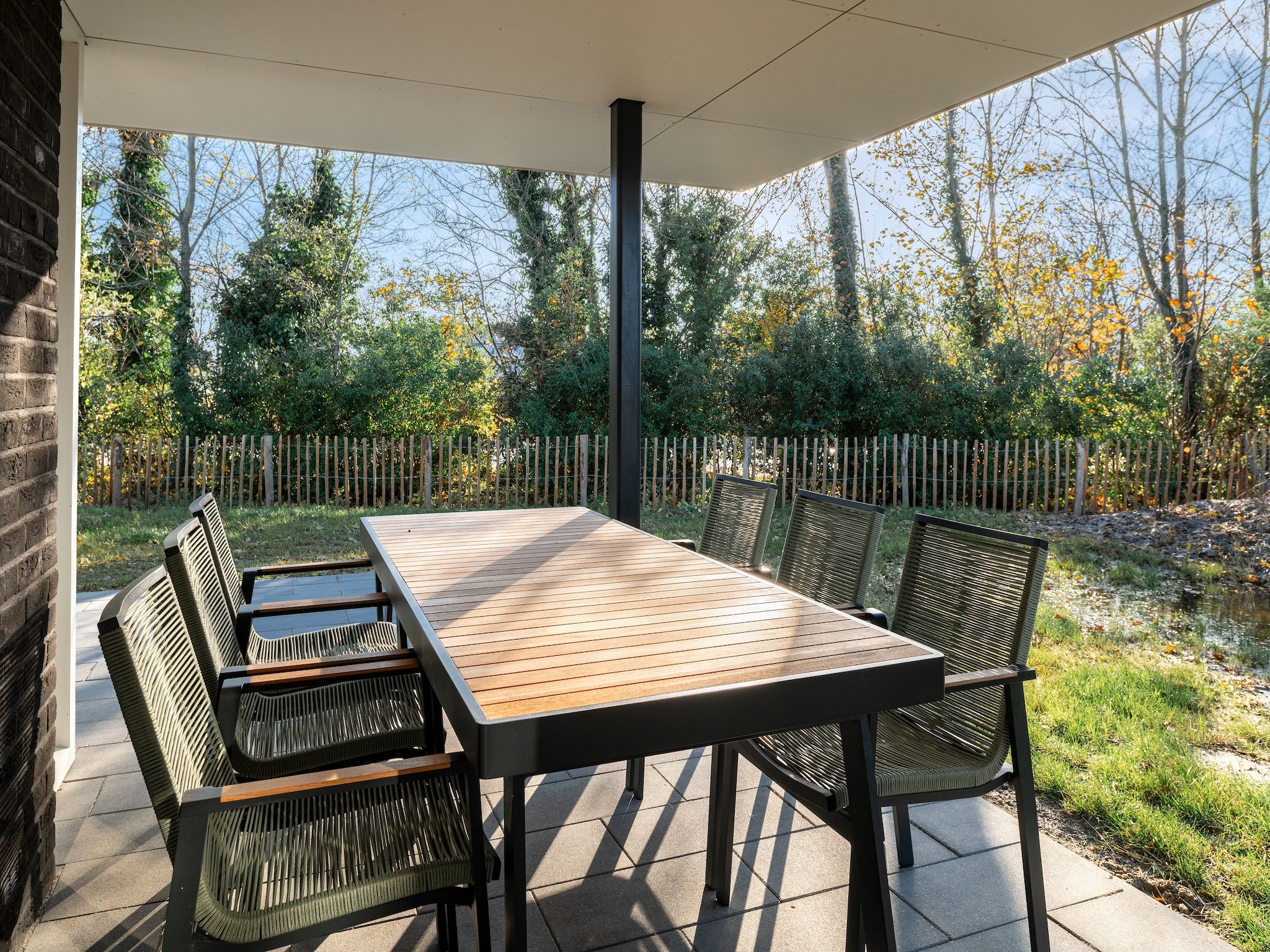 Het terras van Resort Nieuwvliet-Bad 11 in Nieuwvliet