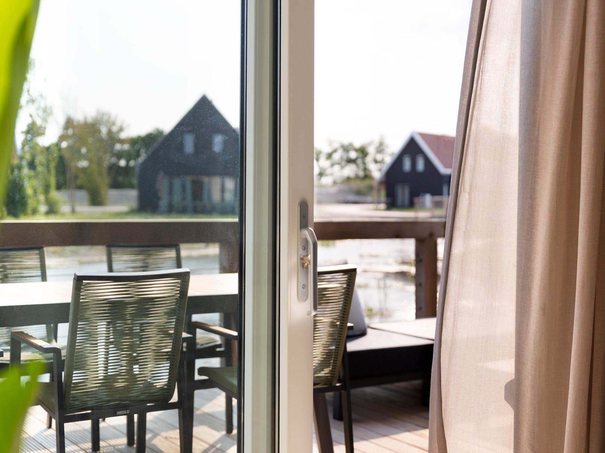 Het terras van Resort Nieuwvliet-Bad 13 in Nieuwvliet