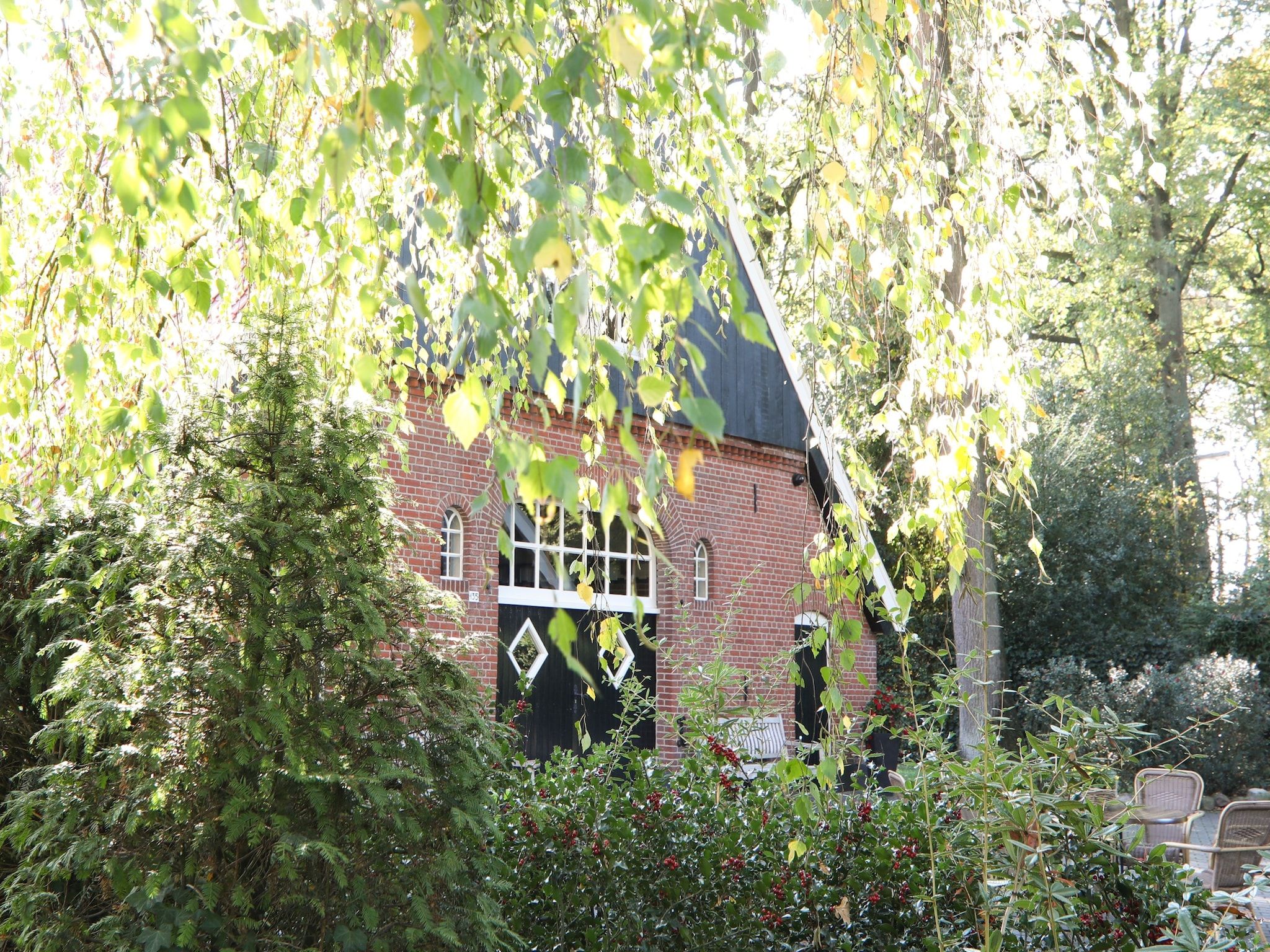 De buitenkant van De Familieboerderij in Losser