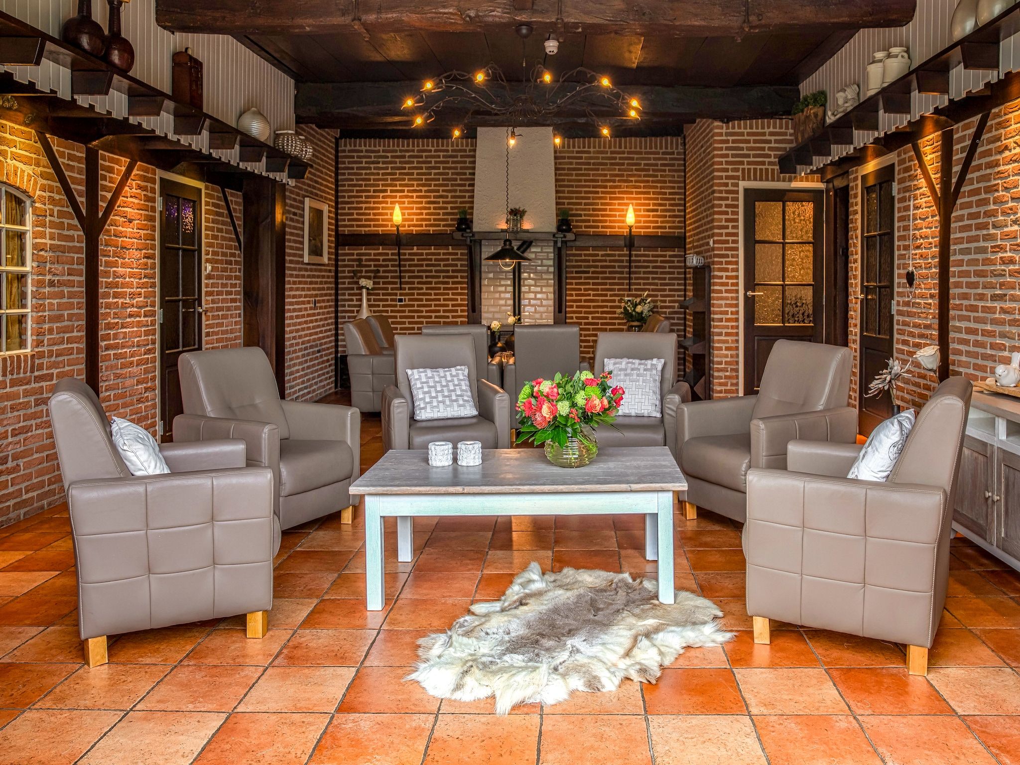 De woonkamer van De Familieboerderij in Losser