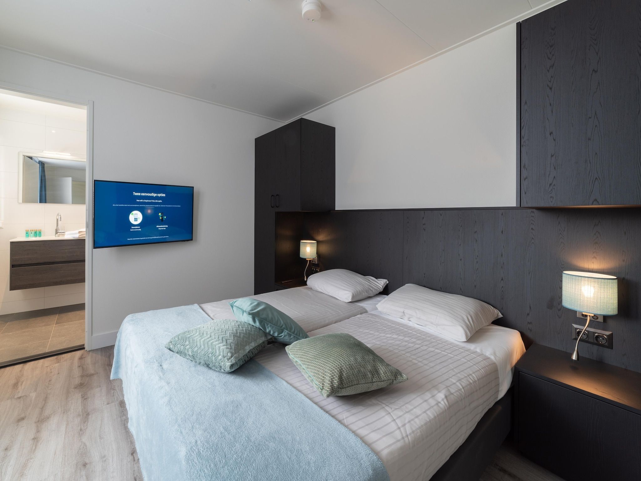 Een slaapkamer van 6 persoons vrijstaand met sauna - 1 in Colijnsplaat