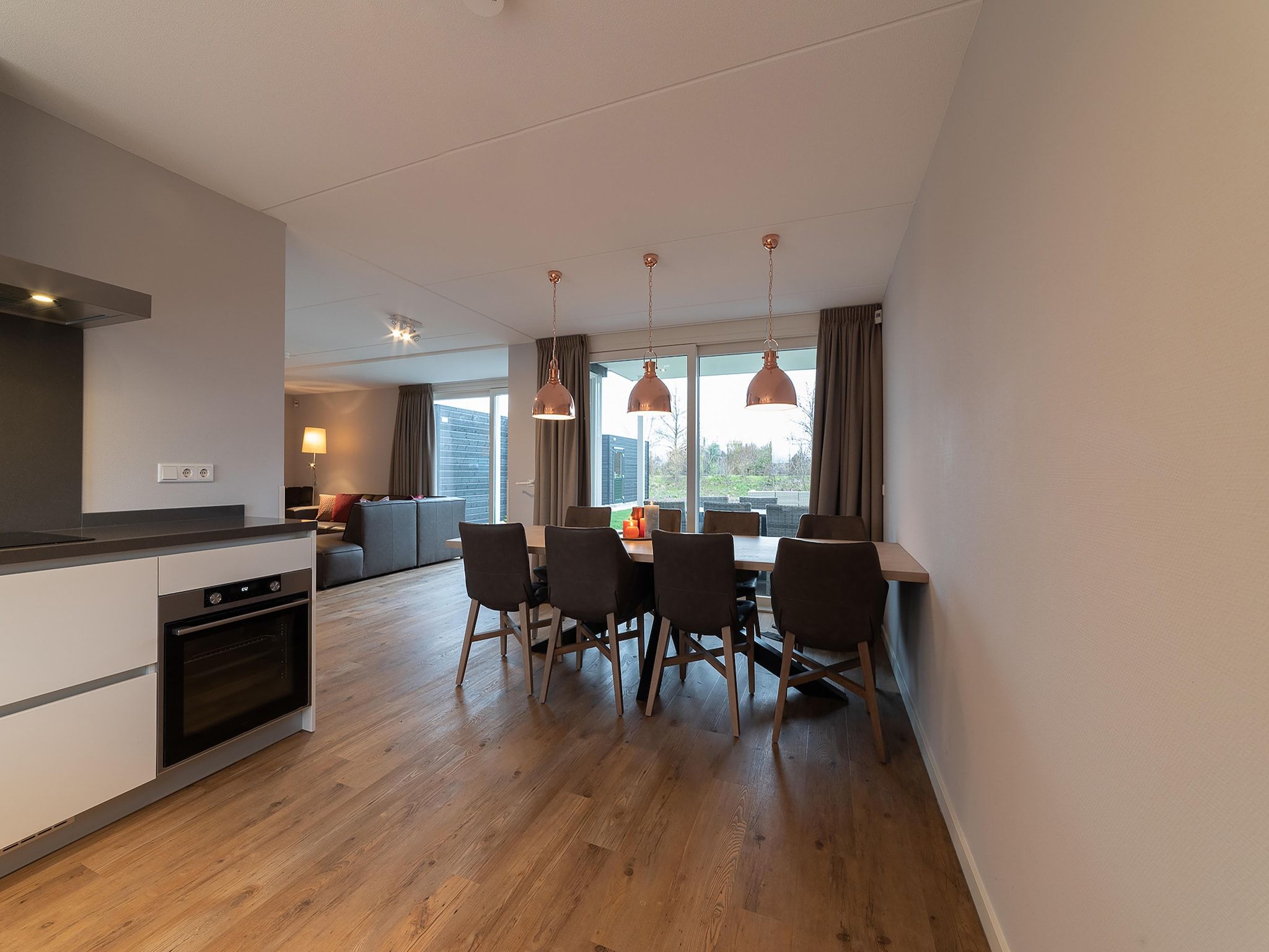 De eetkamer van 6 persoons vrijstaand met sauna - 1 in Colijnsplaat