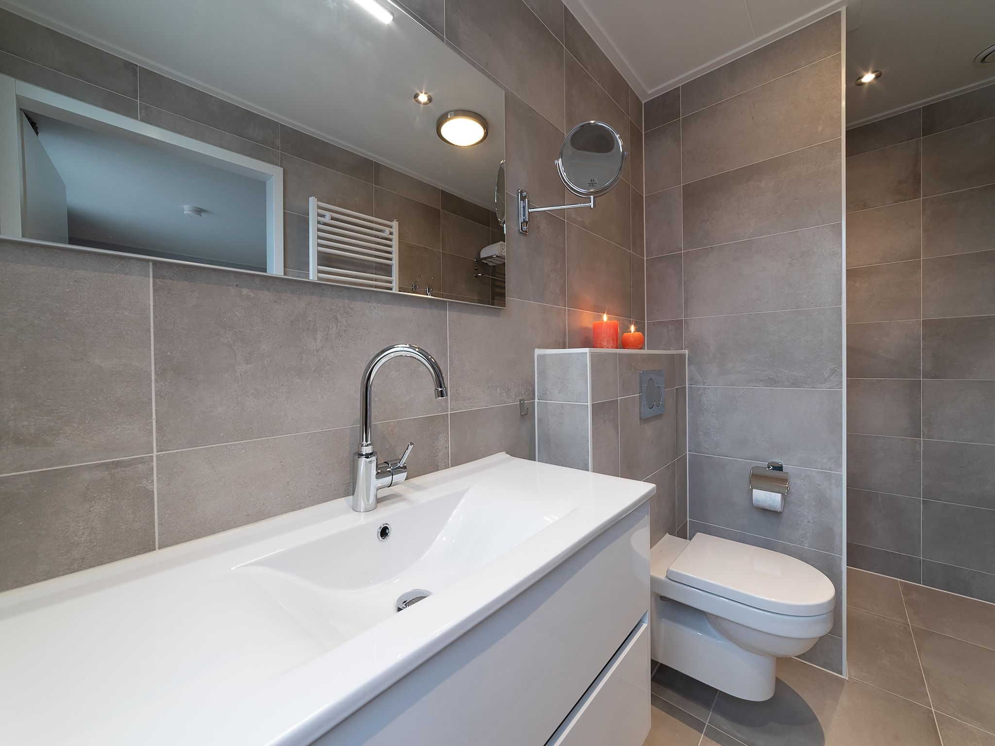 De badkamer van 6 persoons vrijstaand met sauna - 1 in Colijnsplaat