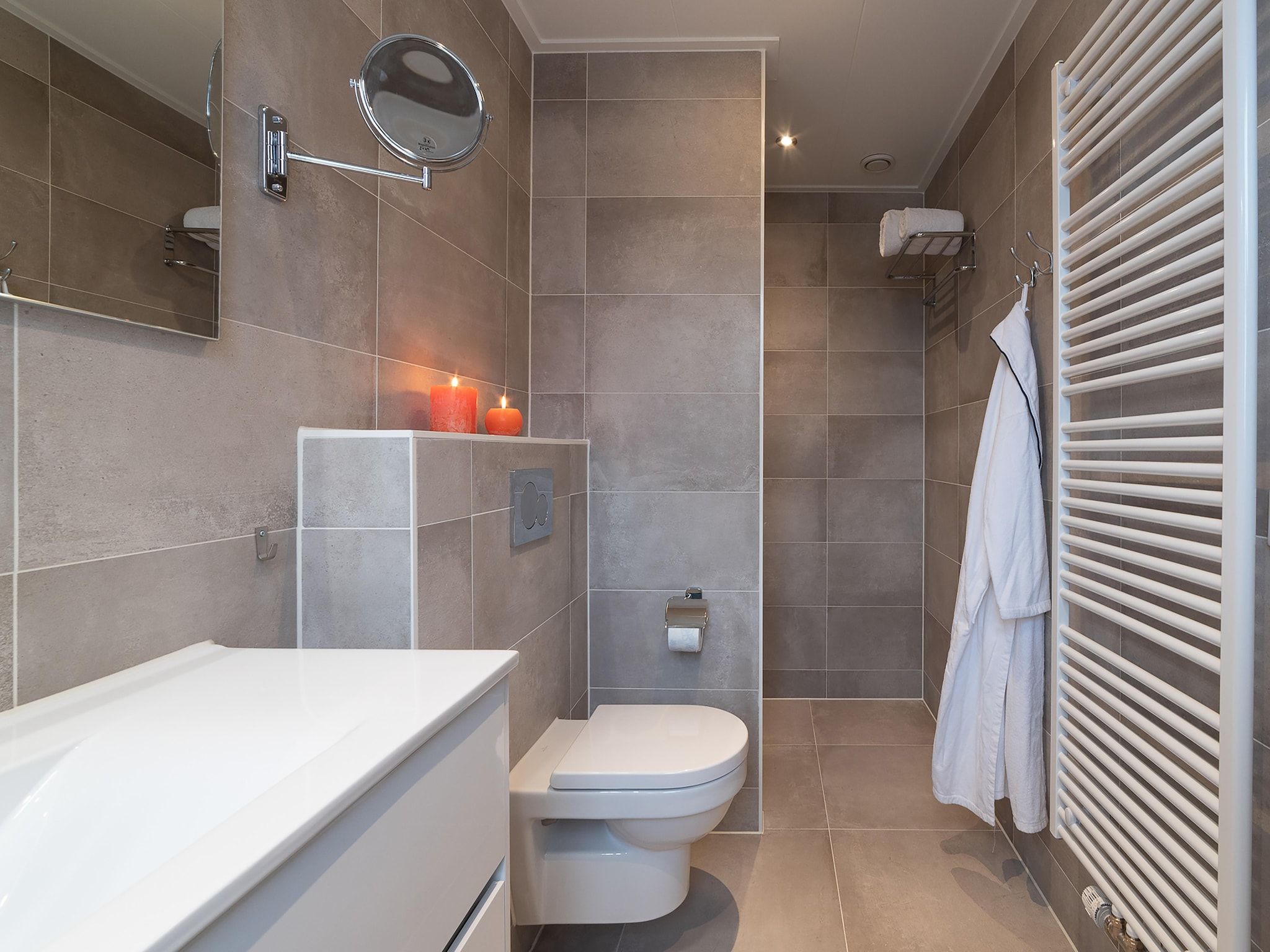 De badkamer van 6 persoons vrijstaand met sauna - 1 in Colijnsplaat