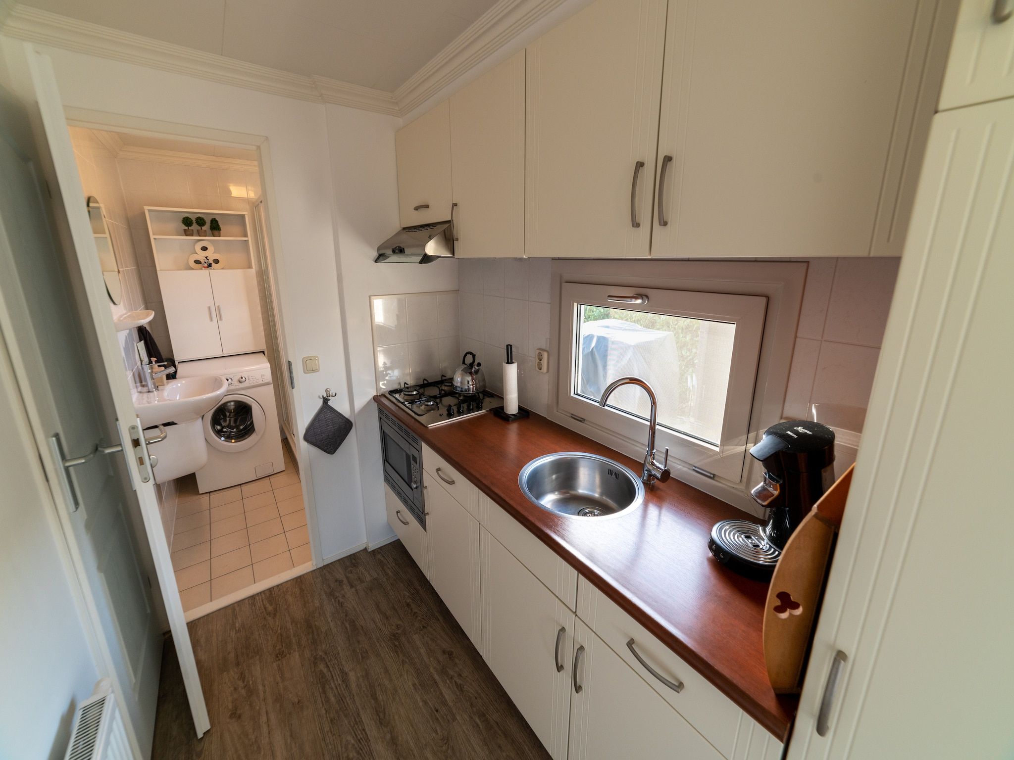 De keuken van Chalet Resort Venetie Giethoorn in Giethoorn