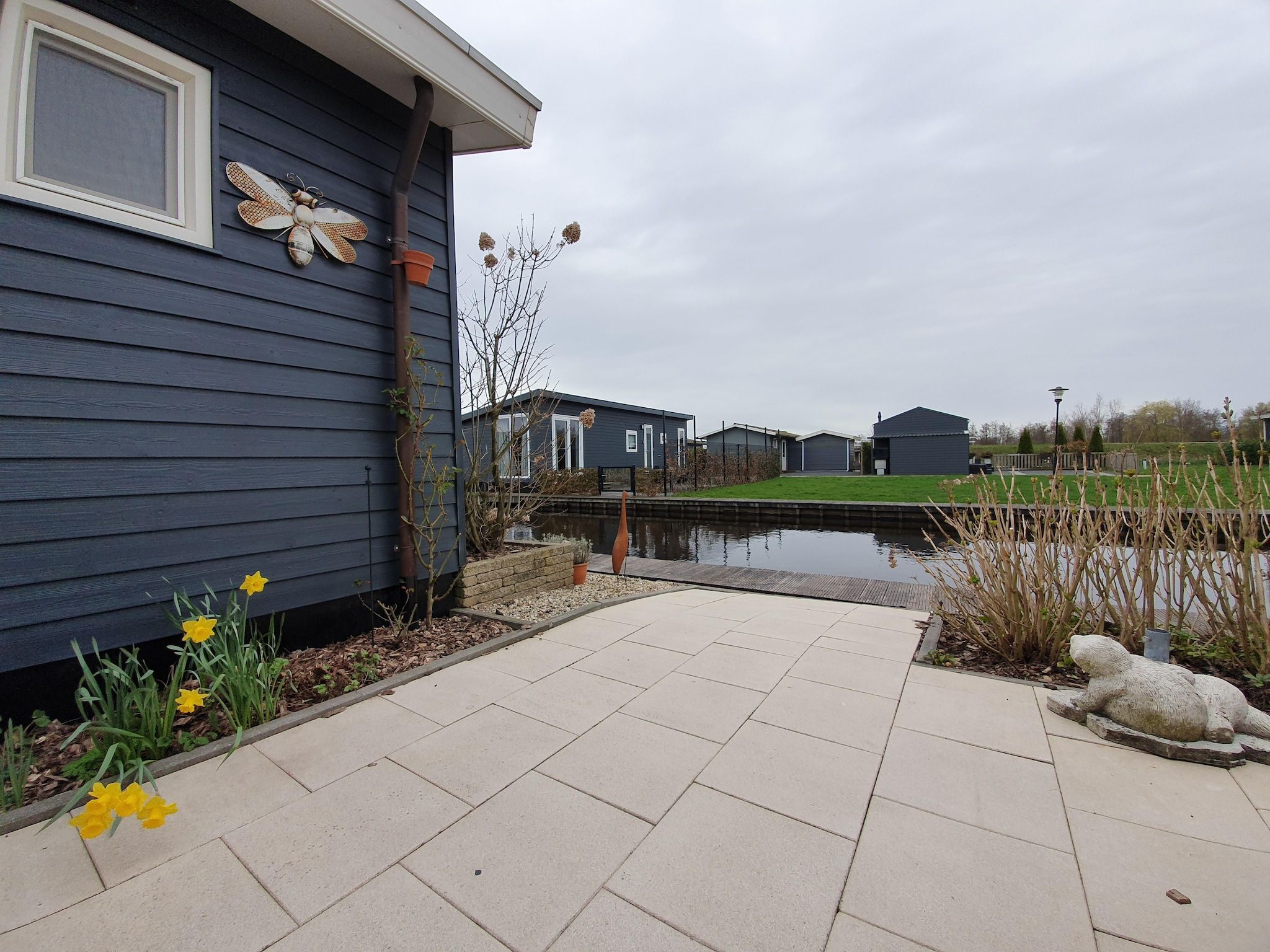 De buitenkant van Chalet Resort Venetie Giethoorn in Giethoorn