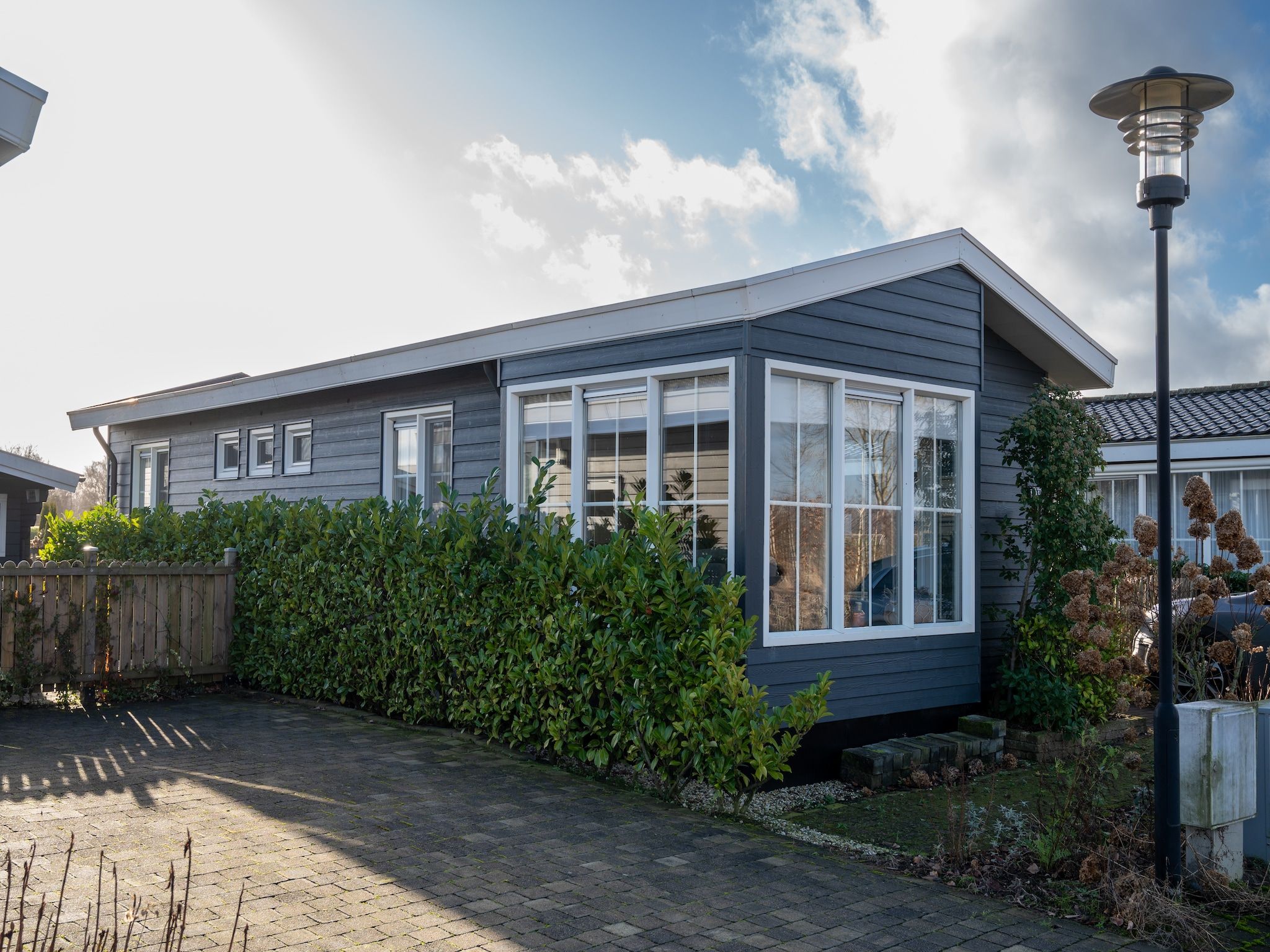 De buitenkant van Chalet Resort Venetie Giethoorn in Giethoorn