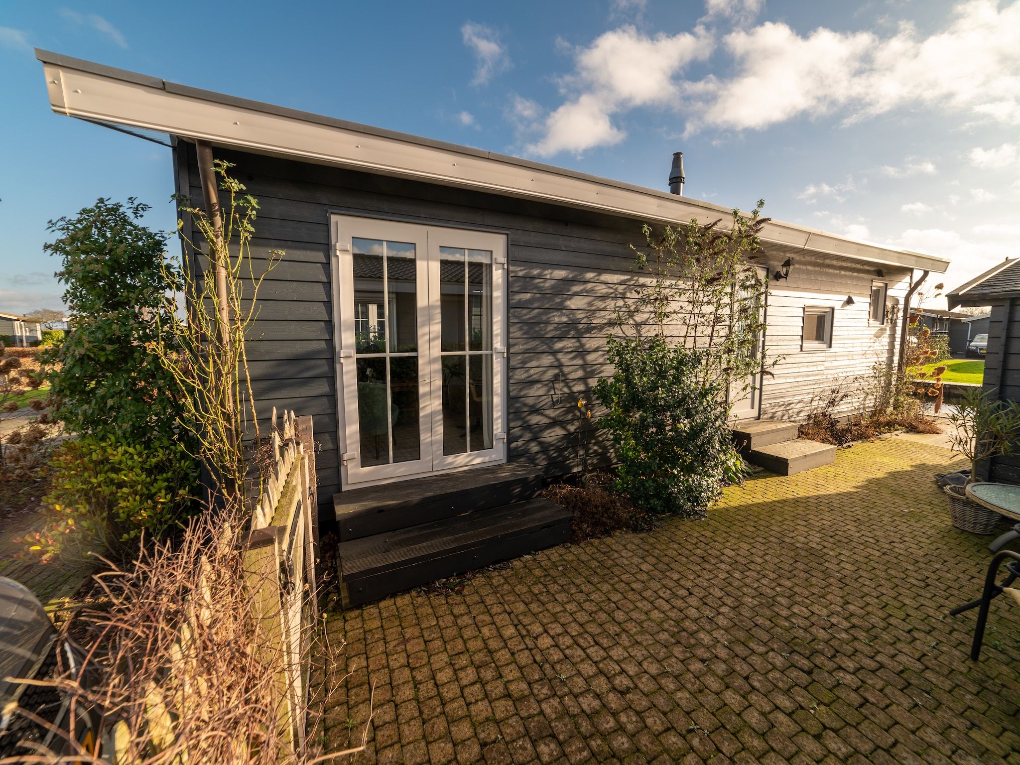 De buitenkant van Chalet Resort Venetie Giethoorn in Giethoorn