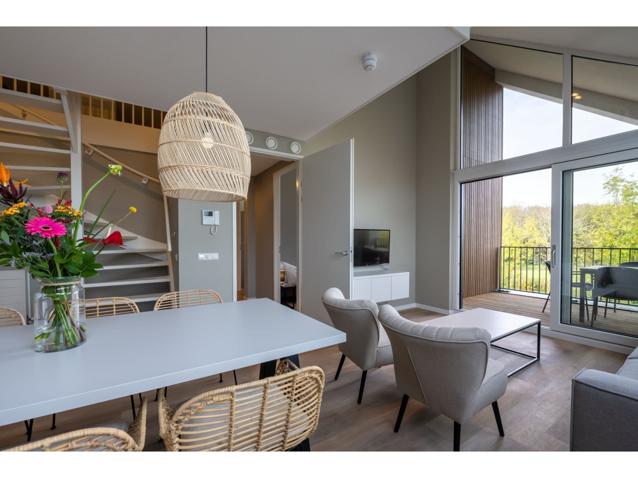 De woonkamer van Harbour Loft 2i Résidence Marina polderzijde in Kamperland