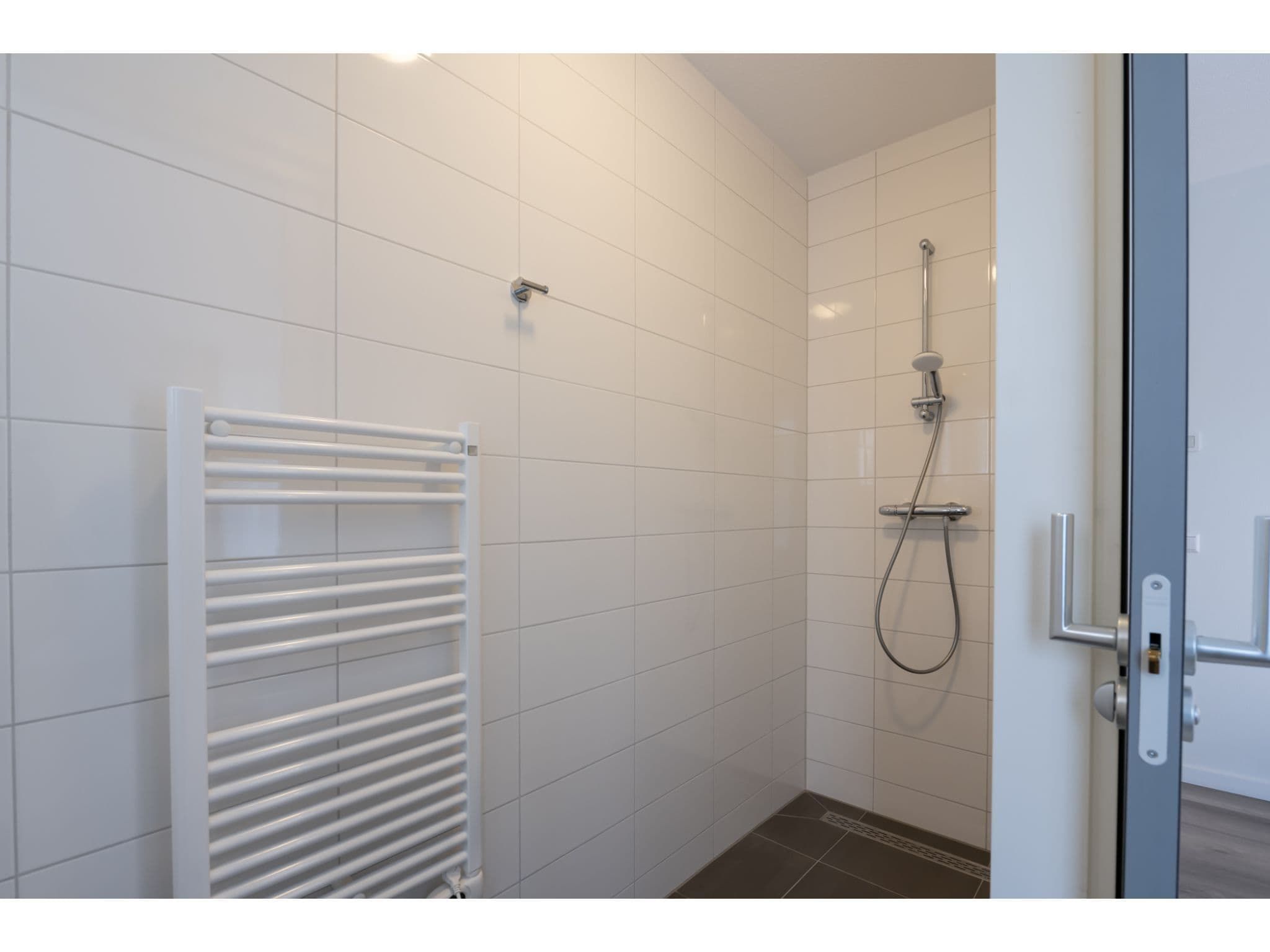 De badkamer van Harbour Loft 1 / Residence Marina 8 pers in Kamperland