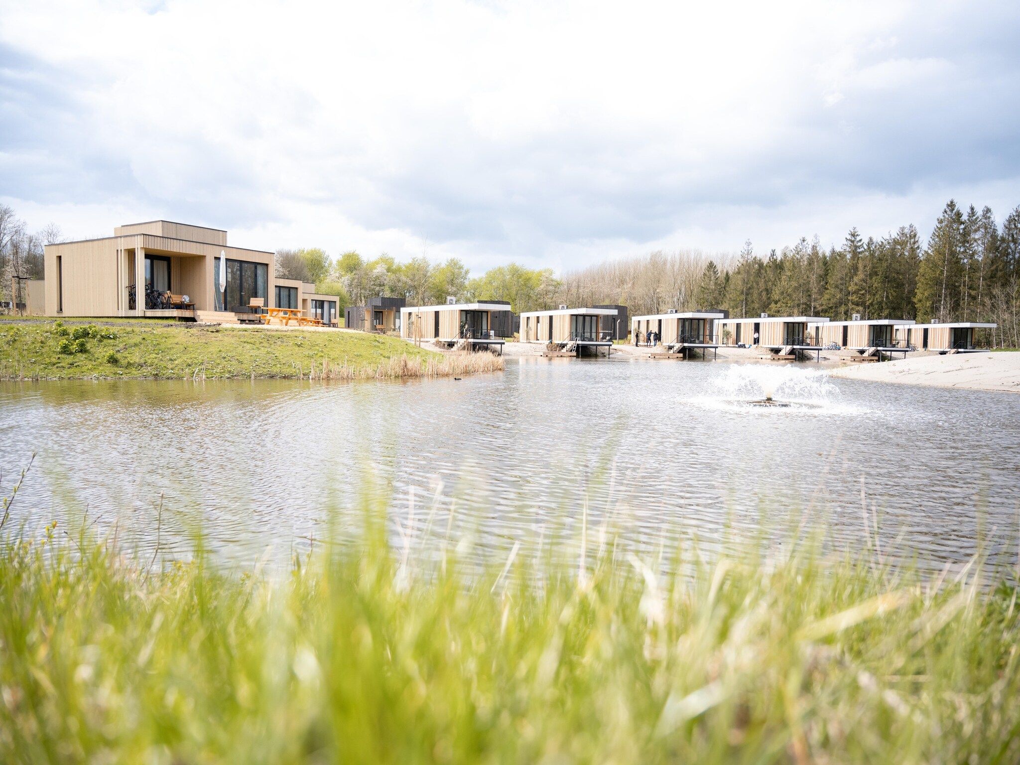 Parkfaciliteiten bij Resort de Parel 5 in Zeewolde