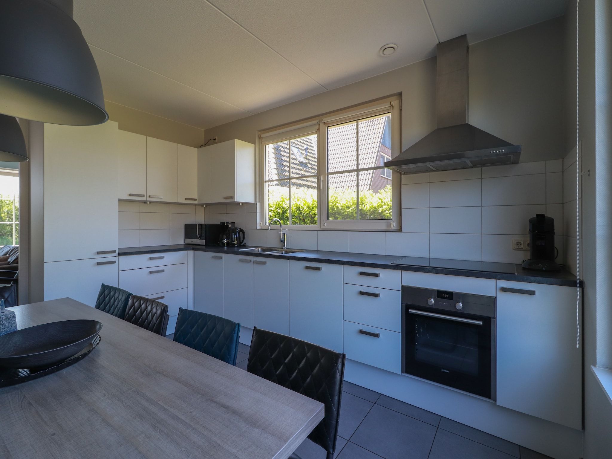De keuken van Beachvilla Royaal met Sauna - 10 personen in Makkum