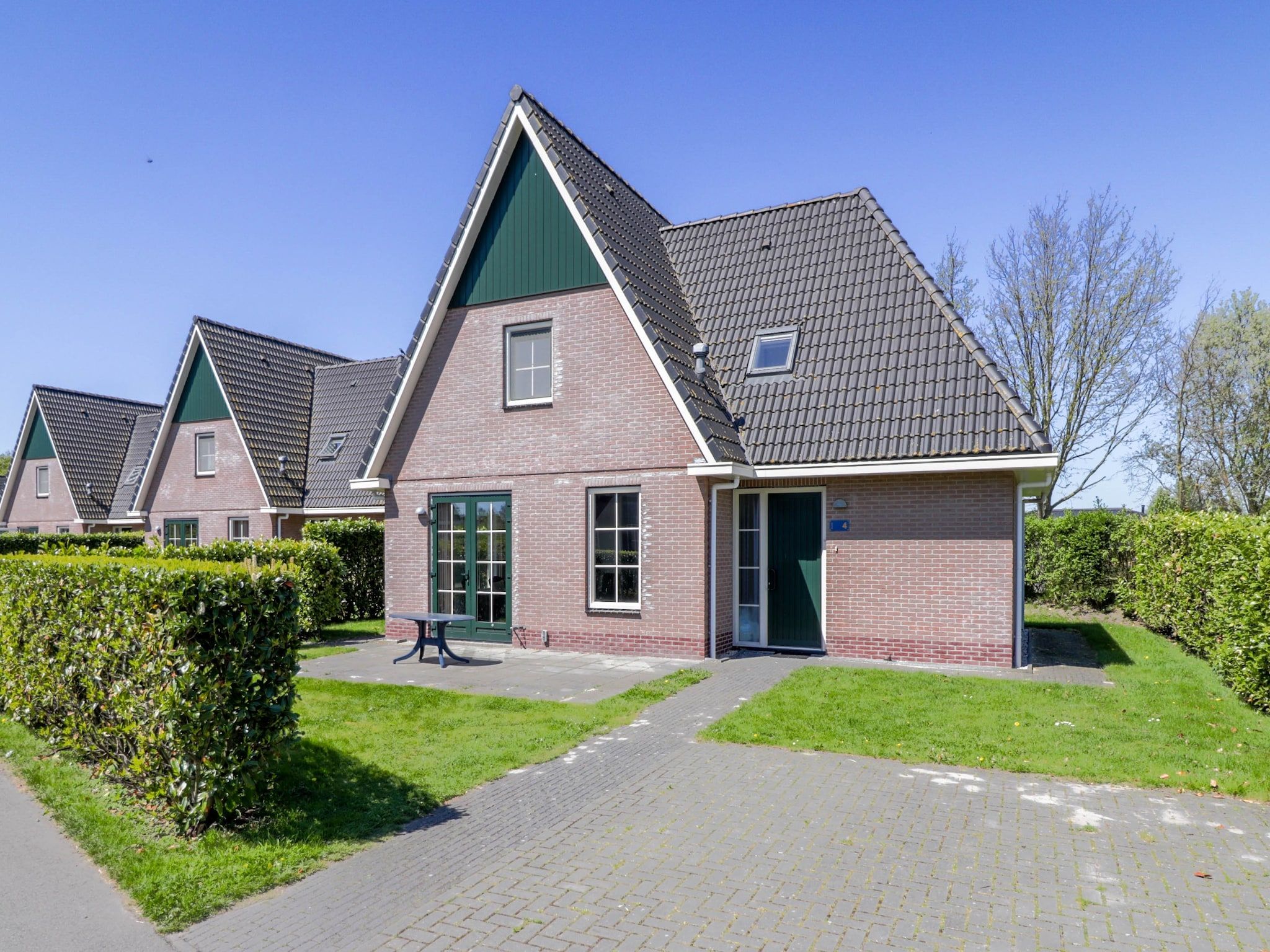 De buitenkant van Beachvilla Royaal met Sauna - 10 personen in Makkum