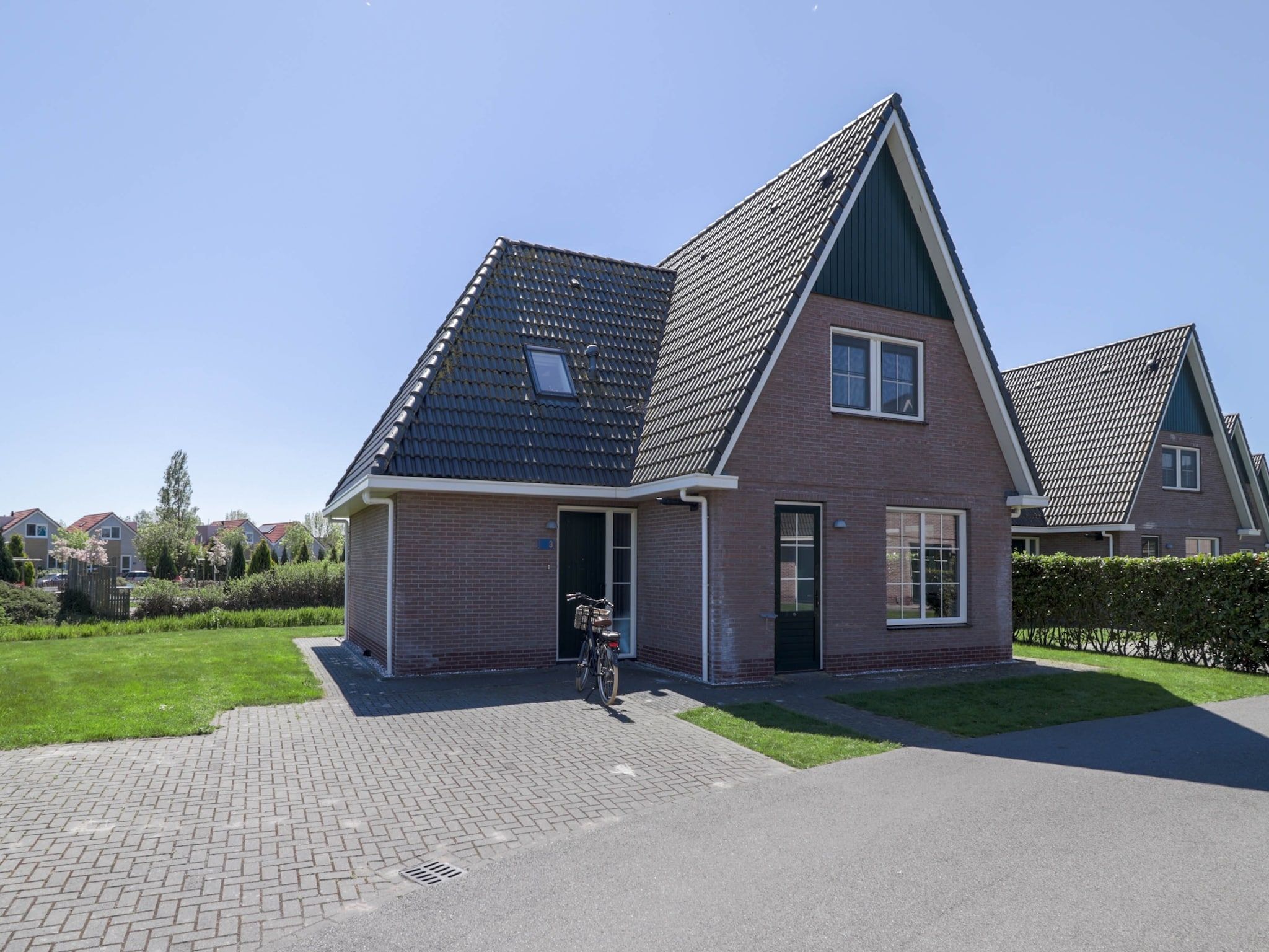 De buitenkant van Beachvilla Royaal met Sauna - 10 personen in Makkum