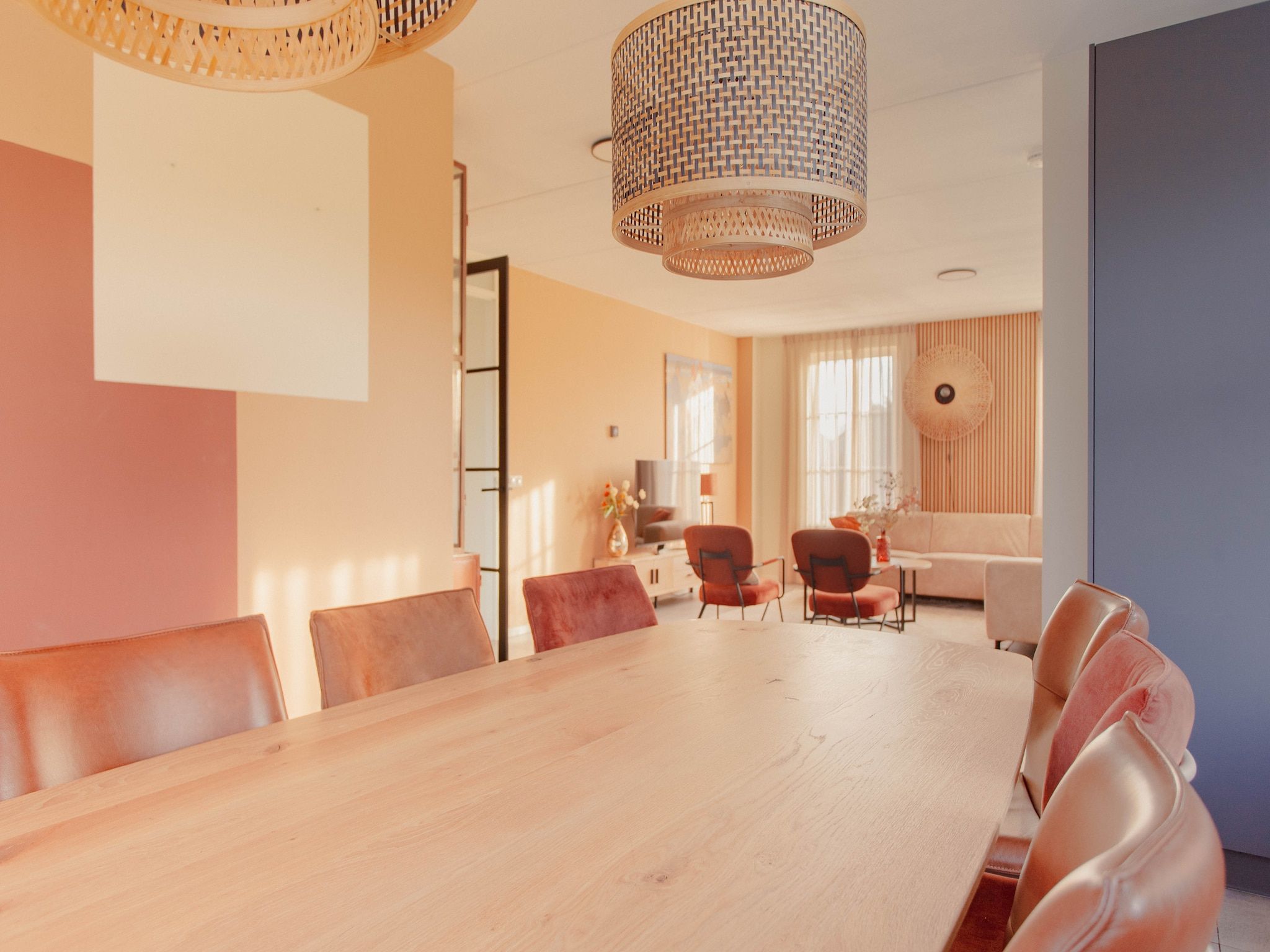 De eetkamer van Beachvilla Royaal met Sauna - 10 personen in Makkum