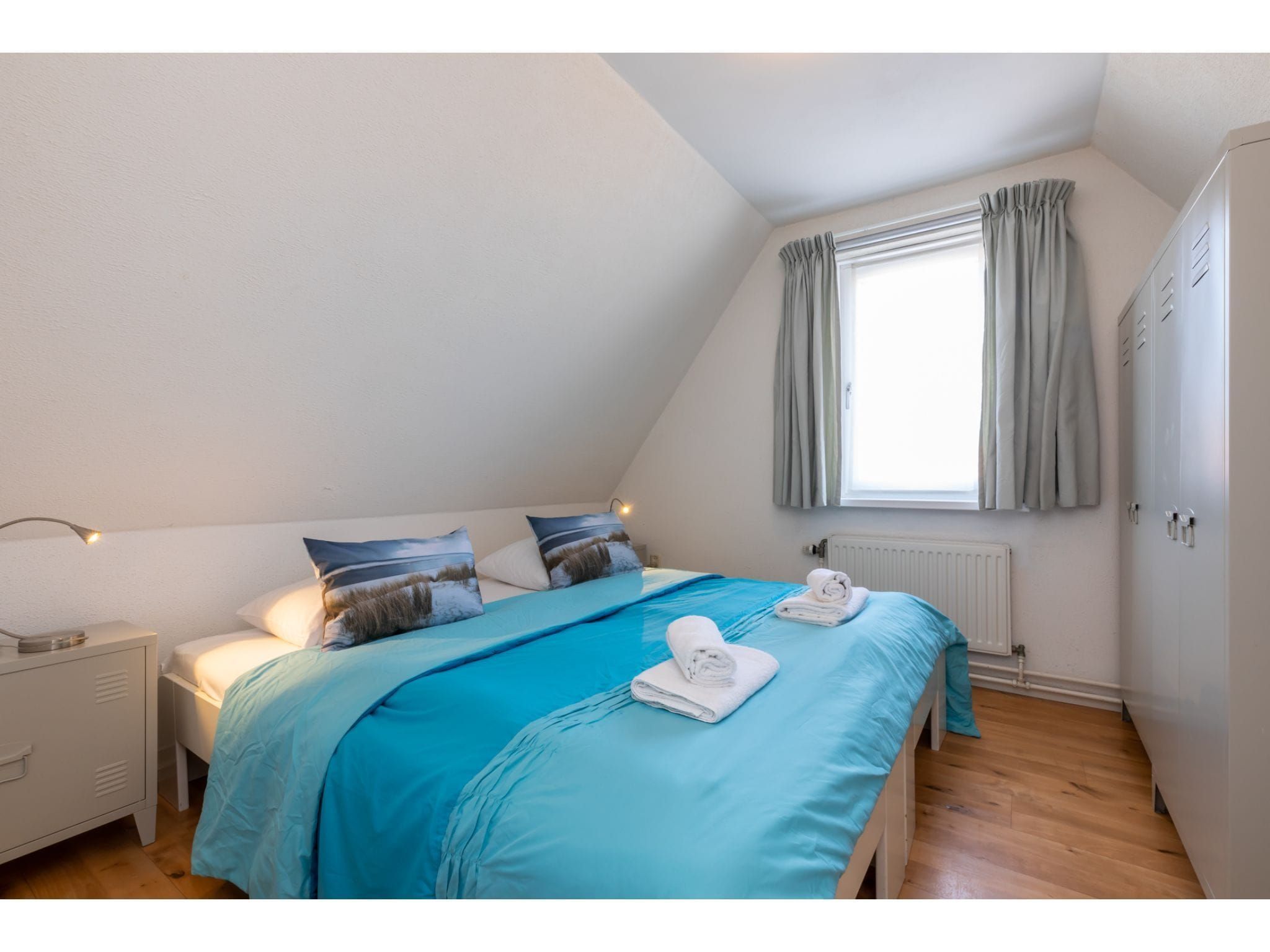 Een slaapkamer van Zuidstraat 113- Zomerwoning in Westkapelle