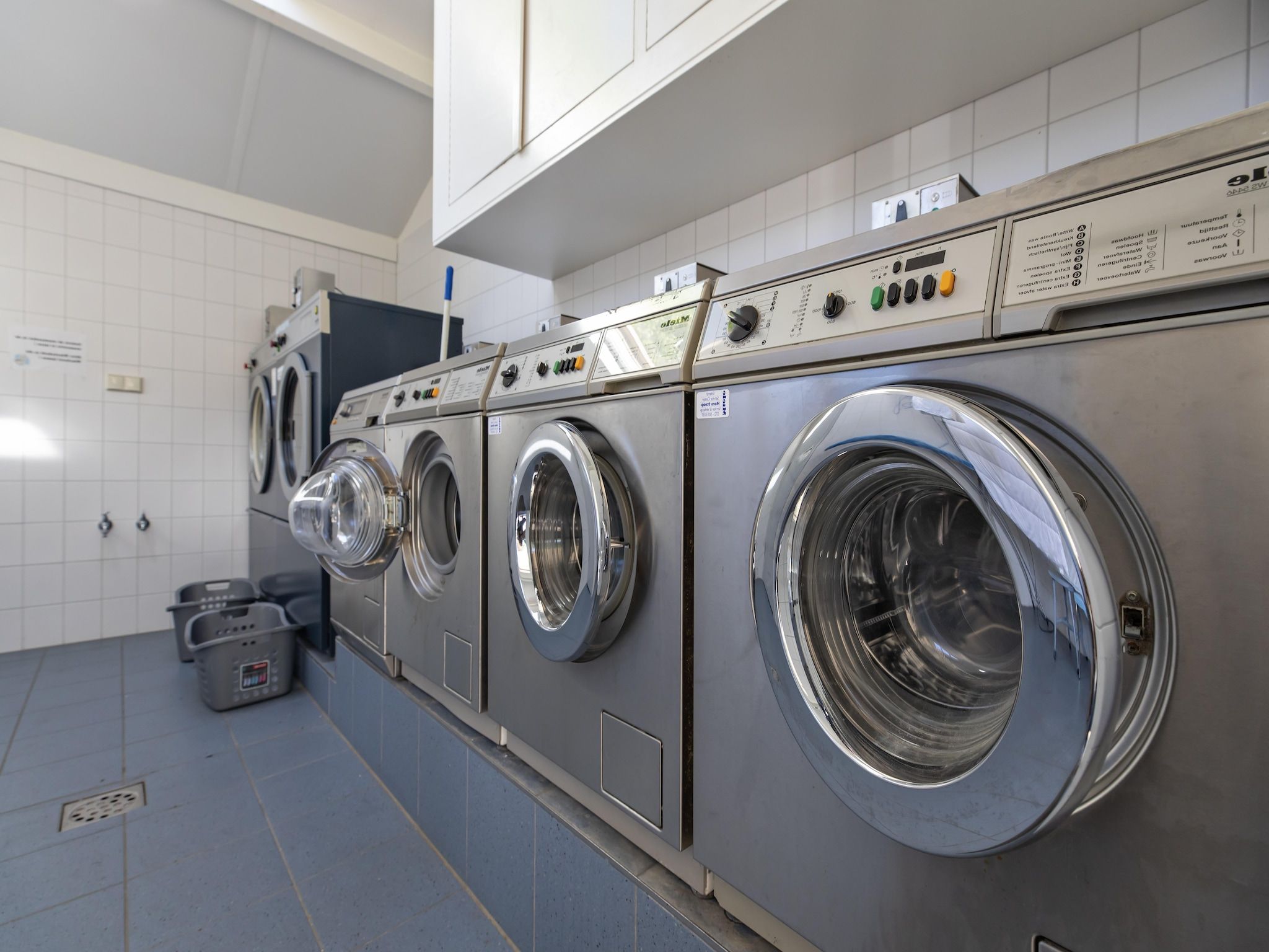 De badkamer van Bungalowpark Campanula 4 in St. Maartenszee