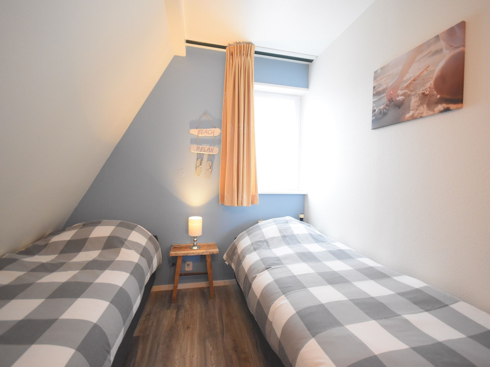 Een slaapkamer van Bungalowpark Campanula 5 in St. Maartenszee