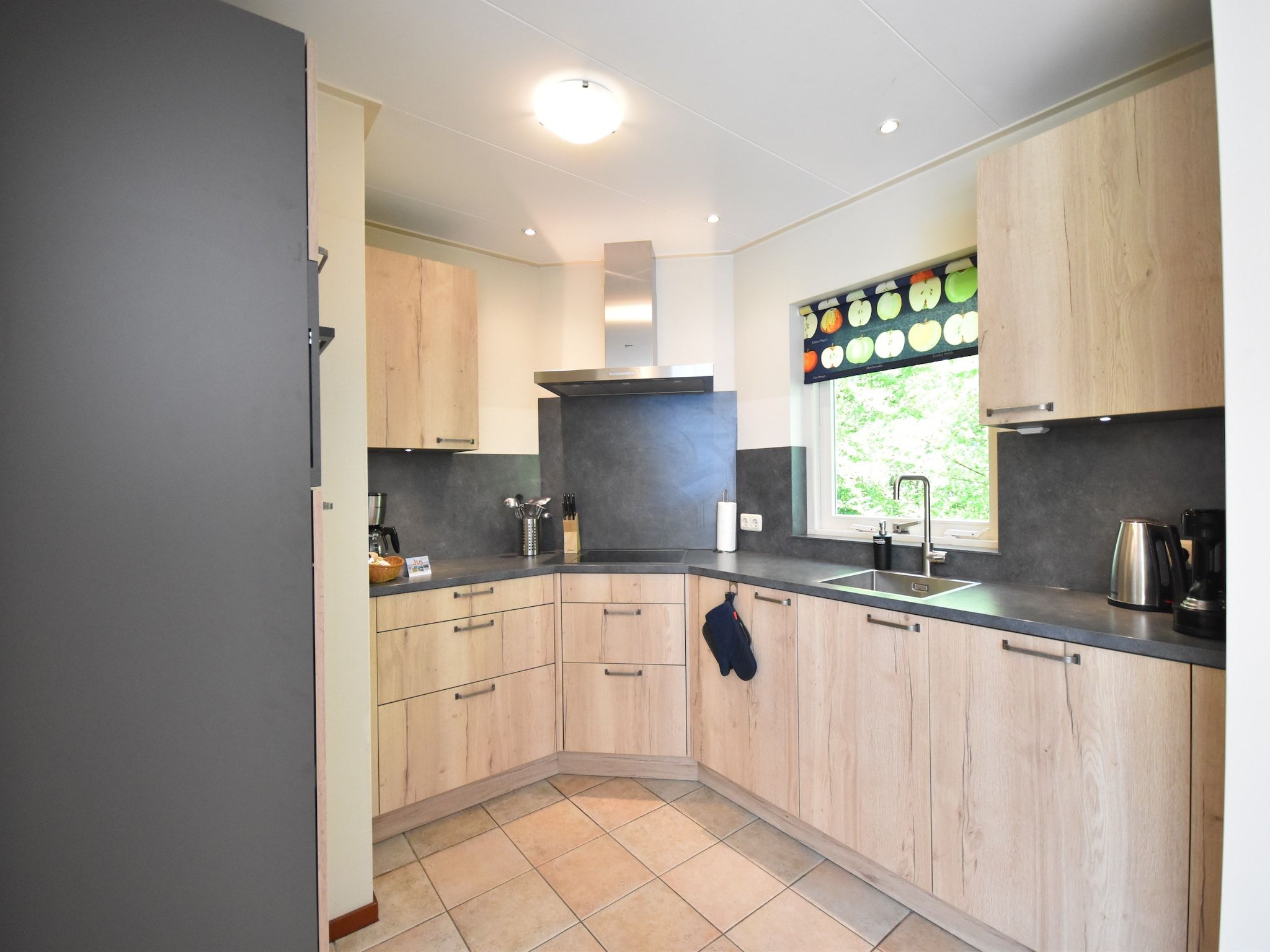 De keuken van Bungalowpark Campanula 6 in St. Maartenszee