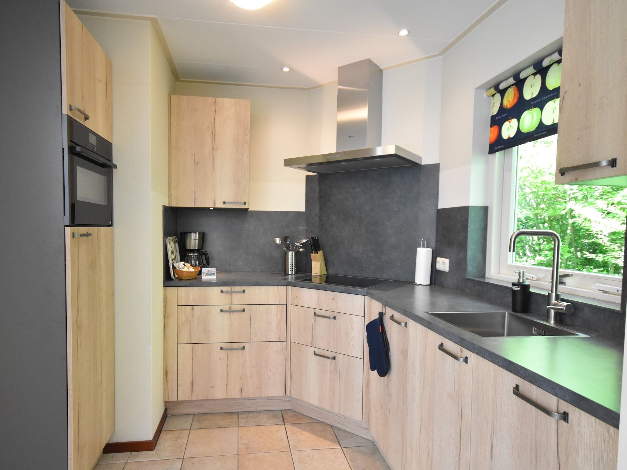 De keuken van Bungalowpark Campanula 7 in St. Maartenszee