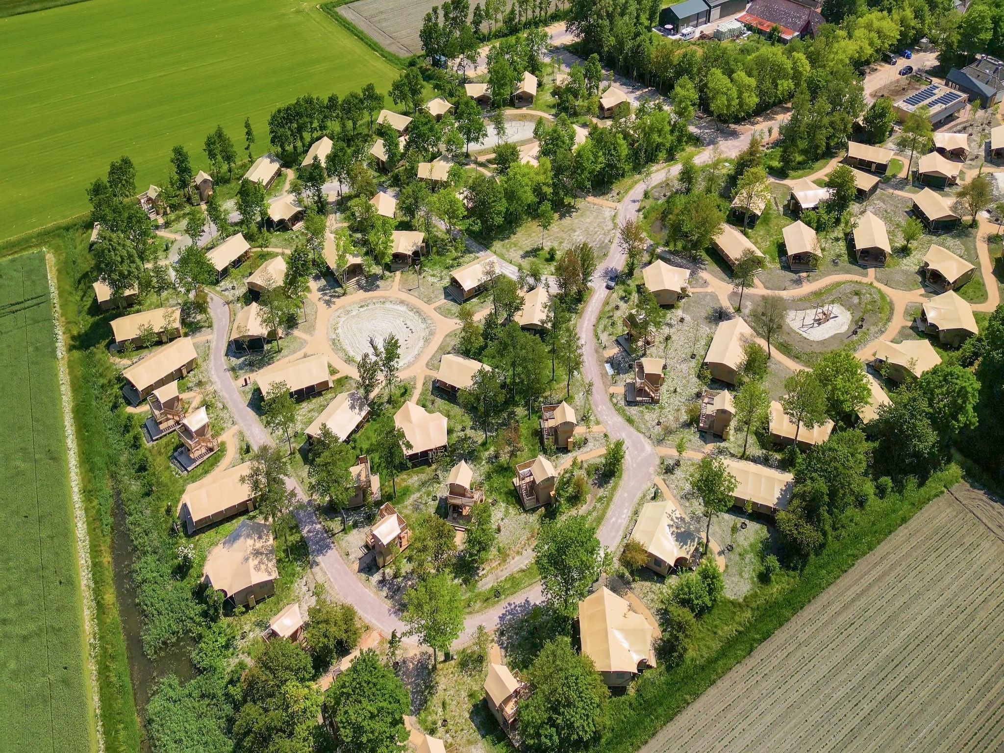 Parkfaciliteiten bij Glamping Resort Lauwersmeer 2 in Vierhuizen