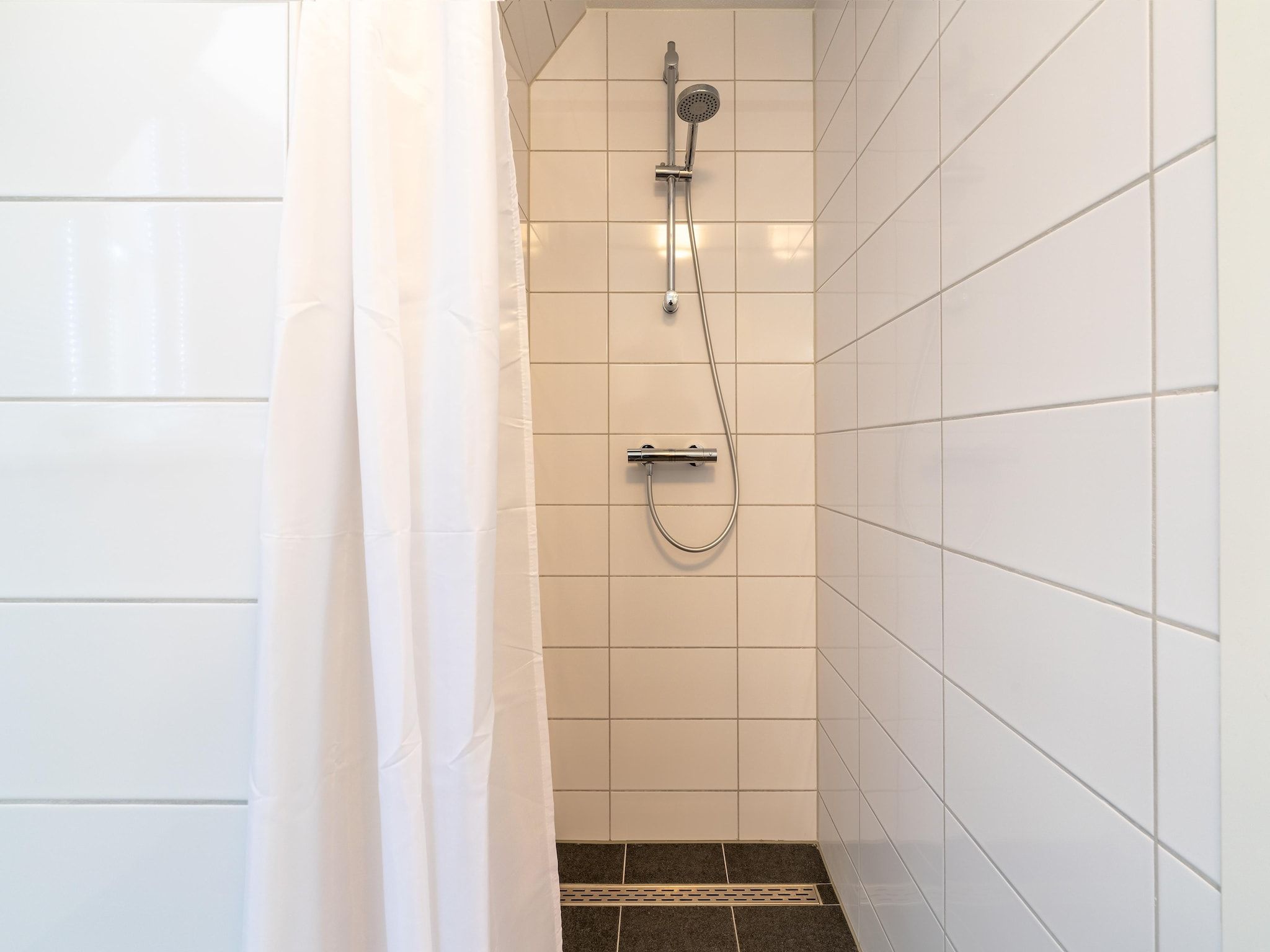 De badkamer van Schollevaer Huis Nr 34 in Scherpenisse