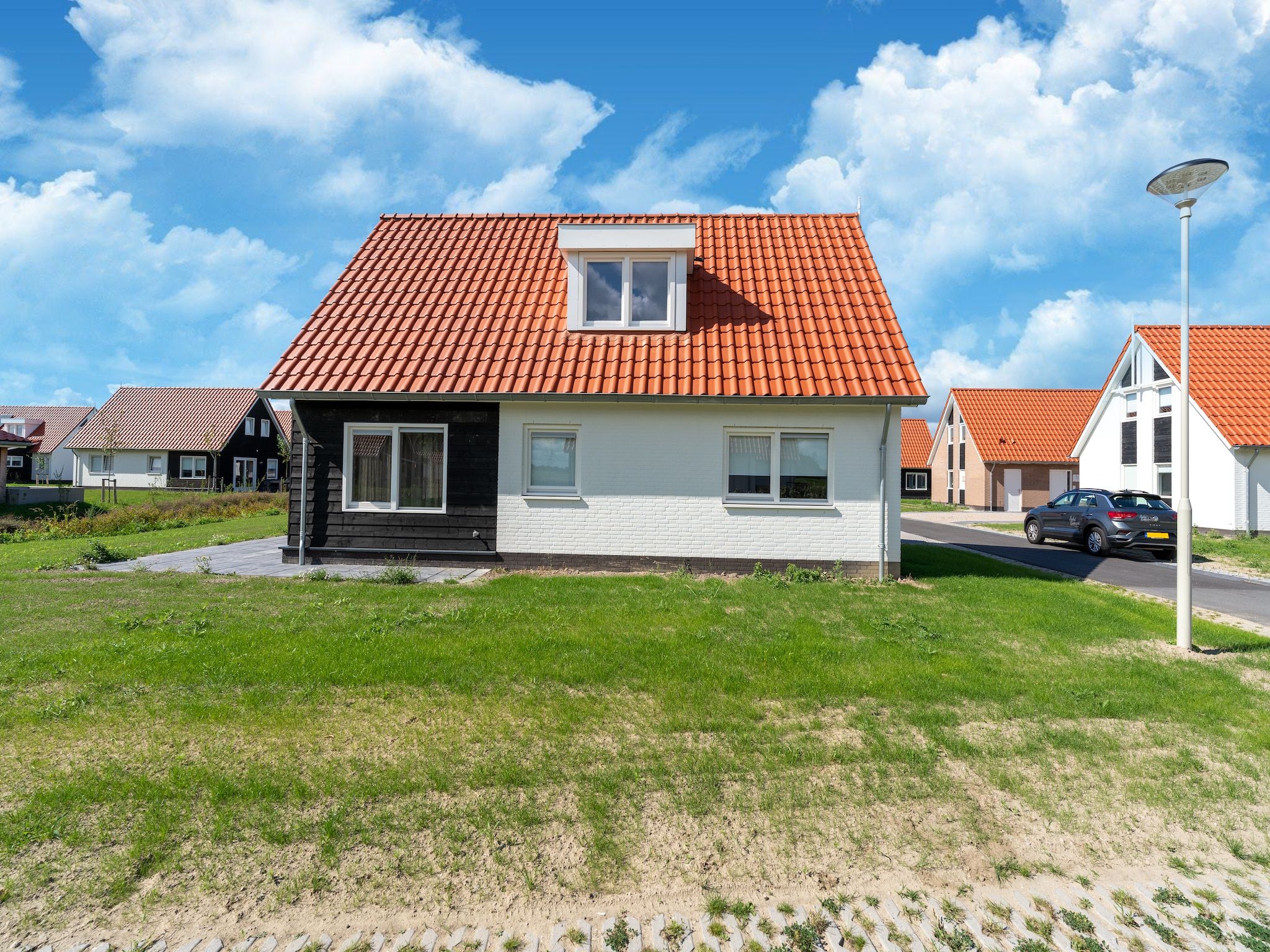 De buitenkant van Schollevaer Huis Nr 34 in Scherpenisse