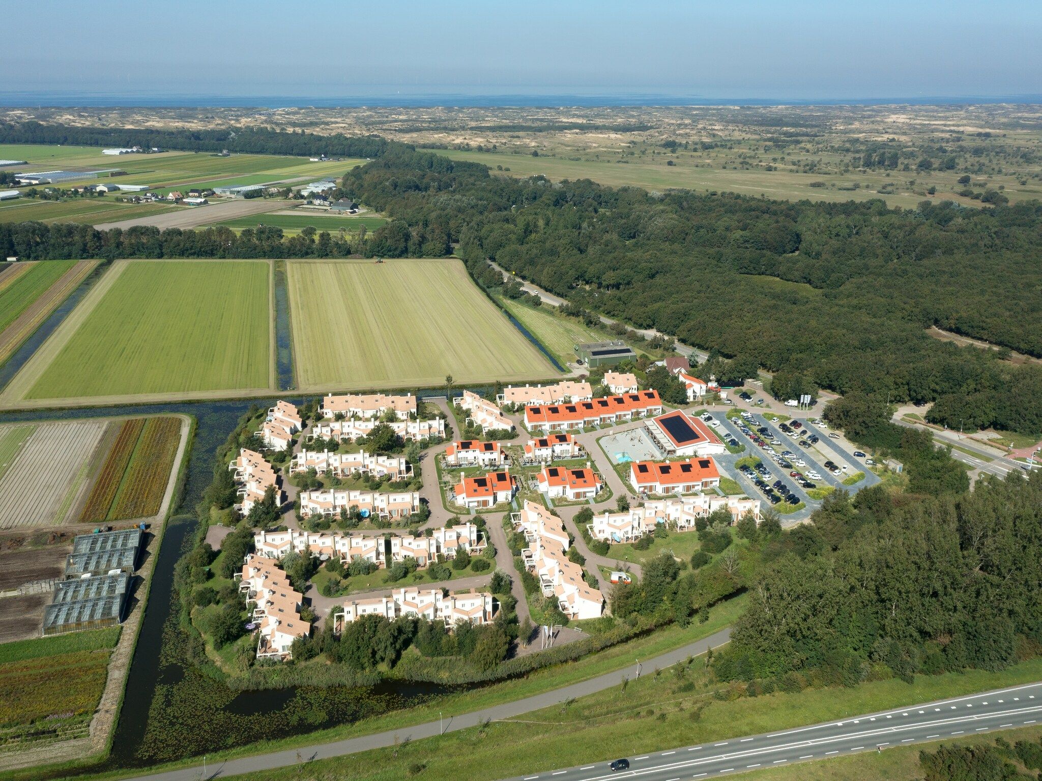 De buitenkant van Duinresort Dunimar 4 in Noordwijkerhout