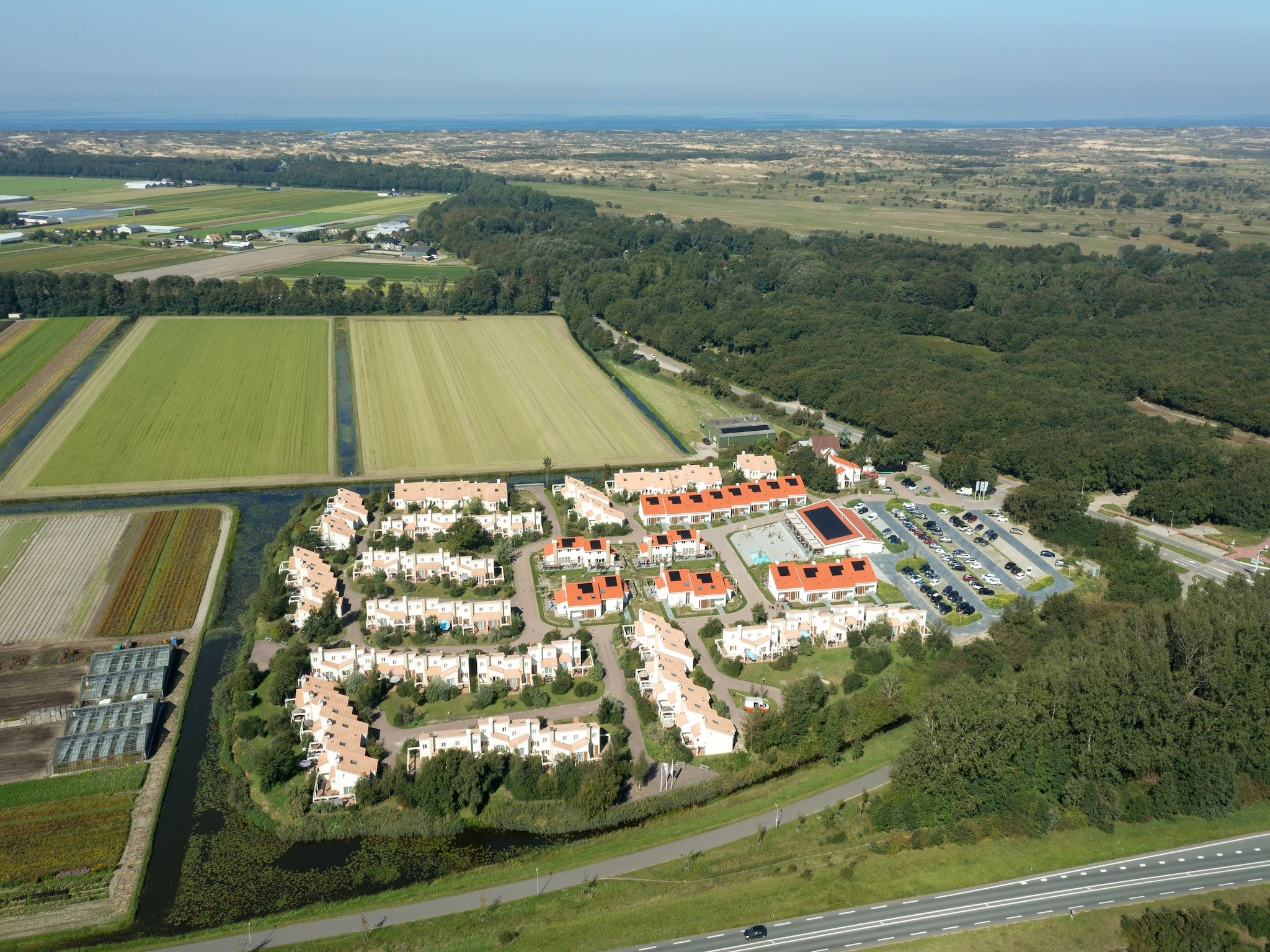 De buitenkant van Duinresort Dunimar 5 in Noordwijkerhout