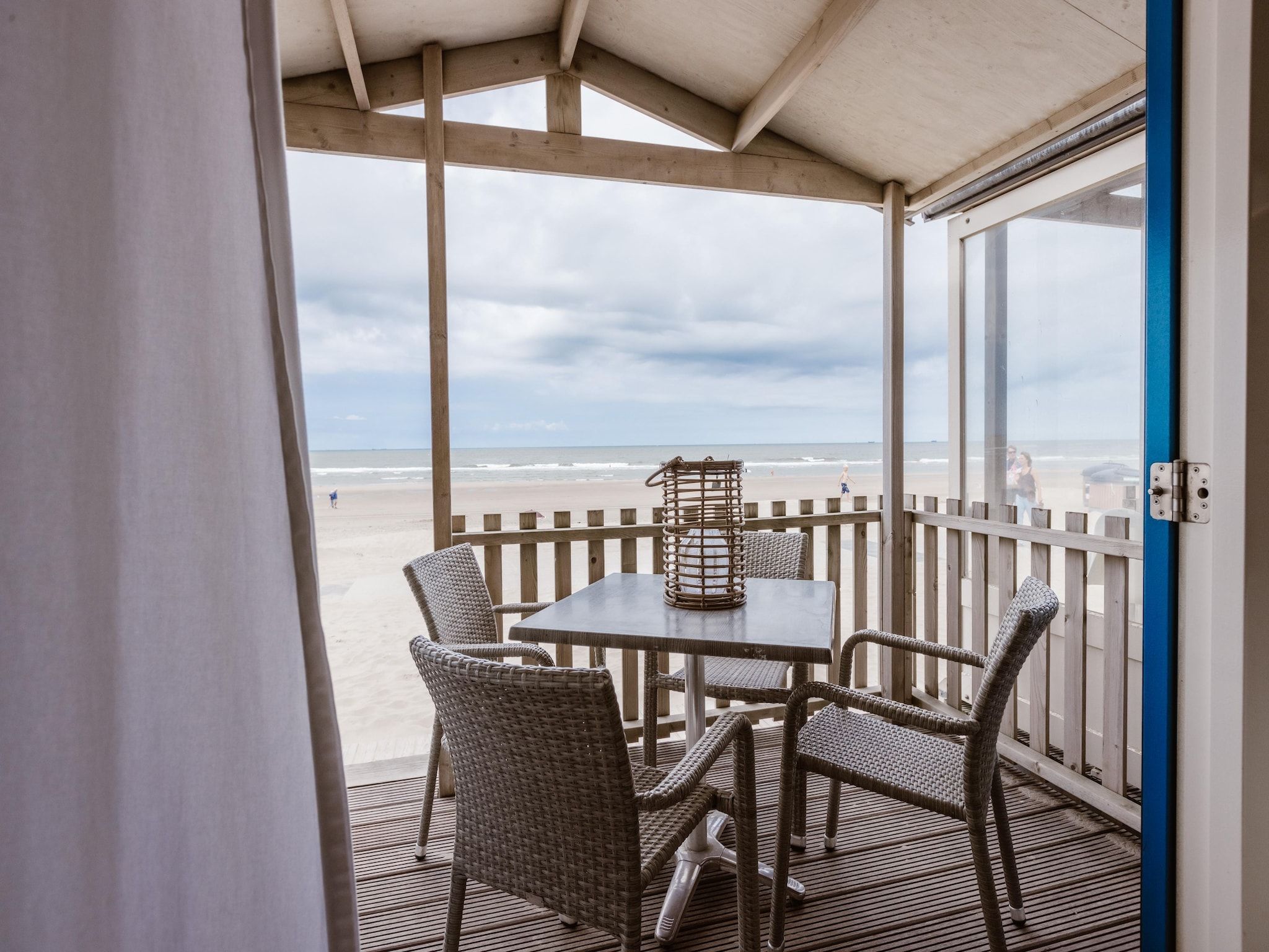 Het terras van Resort Beach Houses Wijk aan Zee 2 in Wijk aan Zee