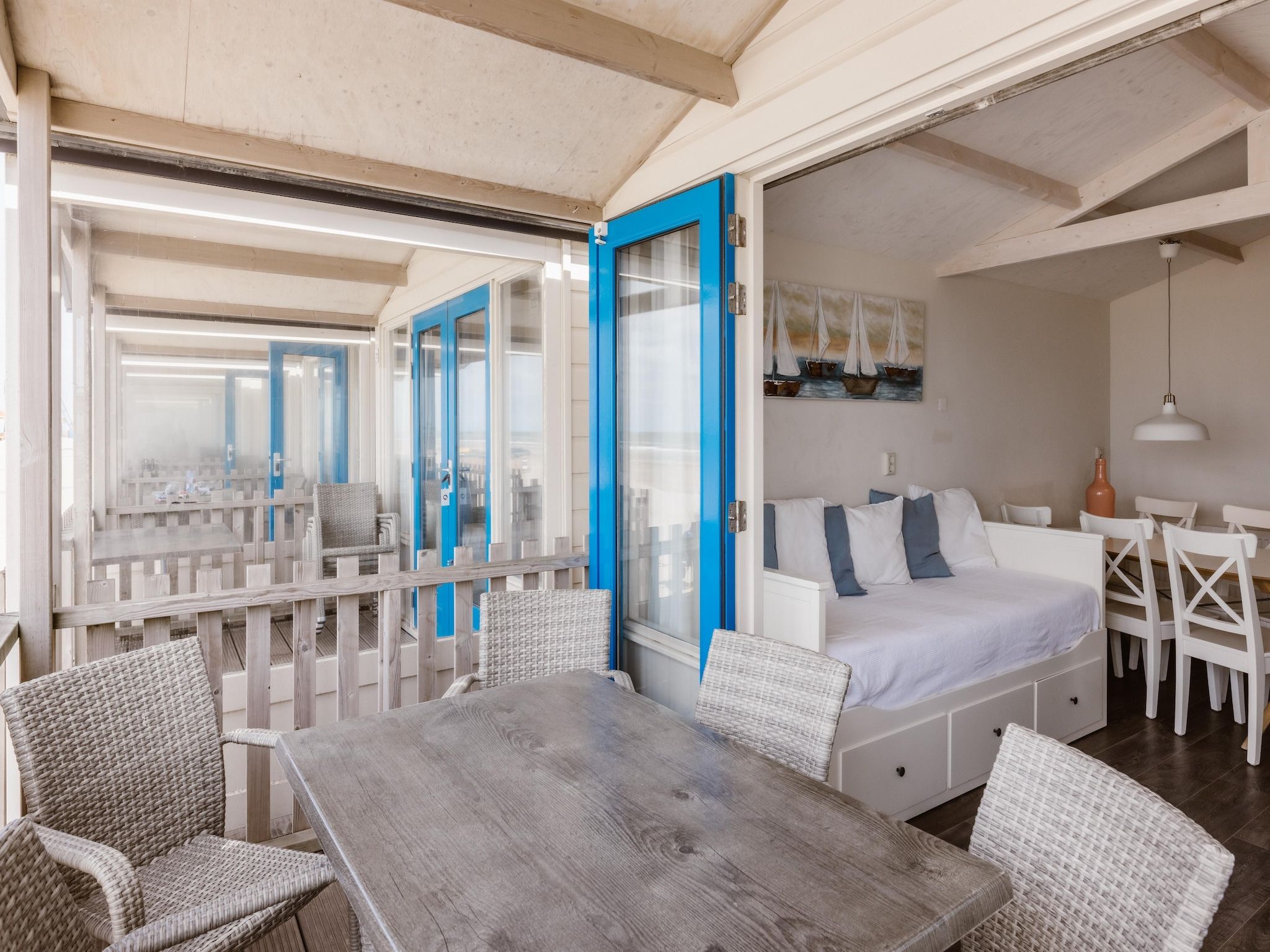 De eetkamer van Resort Beach Houses Wijk aan Zee 6 in Wijk aan Zee