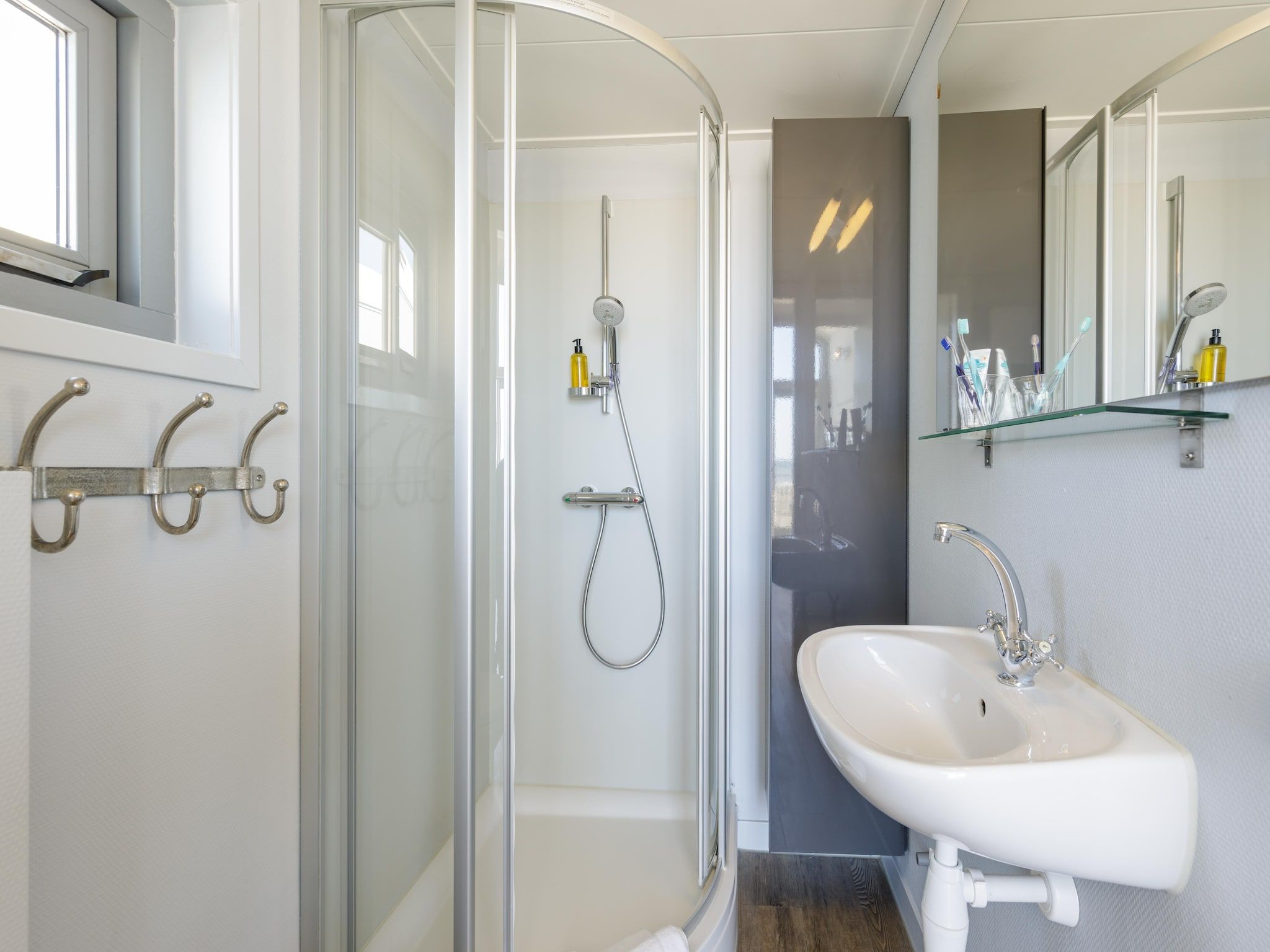 De badkamer van Resort Beach Houses Julianadorp 1 in Julianadorp