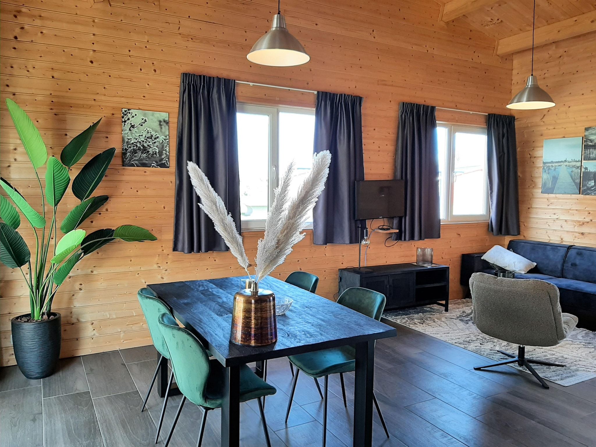 De eetkamer van Vakantiehuisje 19 in Someren-Heide